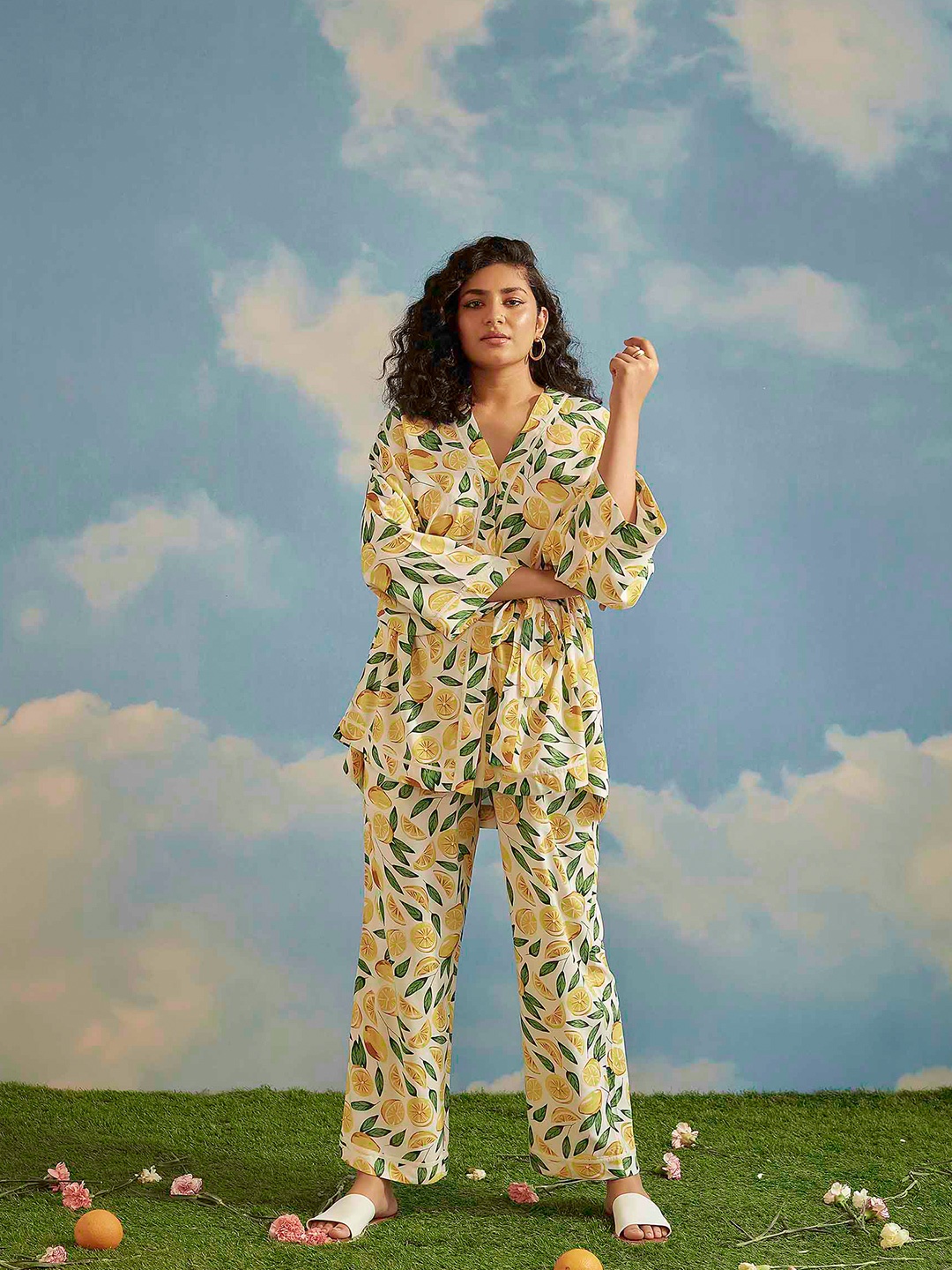 

THE CLOTHING FACTORY Women Off White Printed Kimono With Pants Co-Ords Set