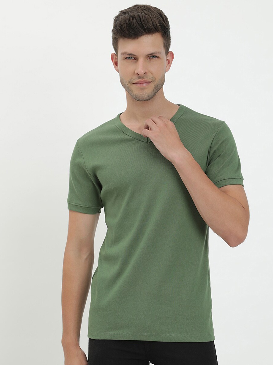

V2 Value & Variety Men Green & olivine V-Neck Pure Cotton T-shirt