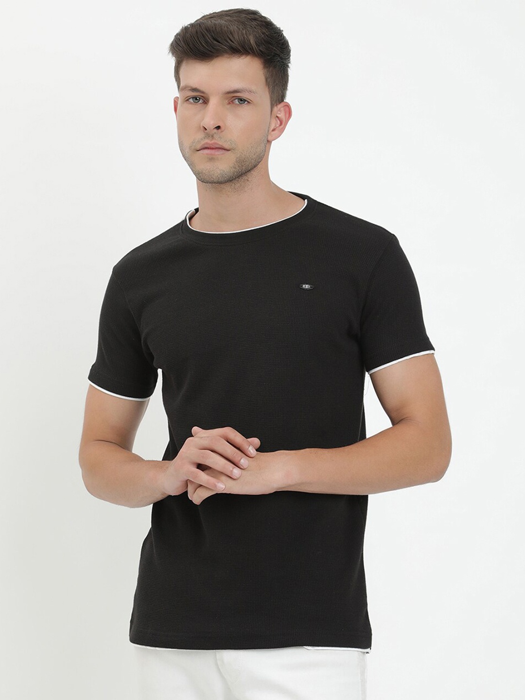 

V2 Value & Variety Men Black & raisin black Extended Sleeves Applique T-shirt