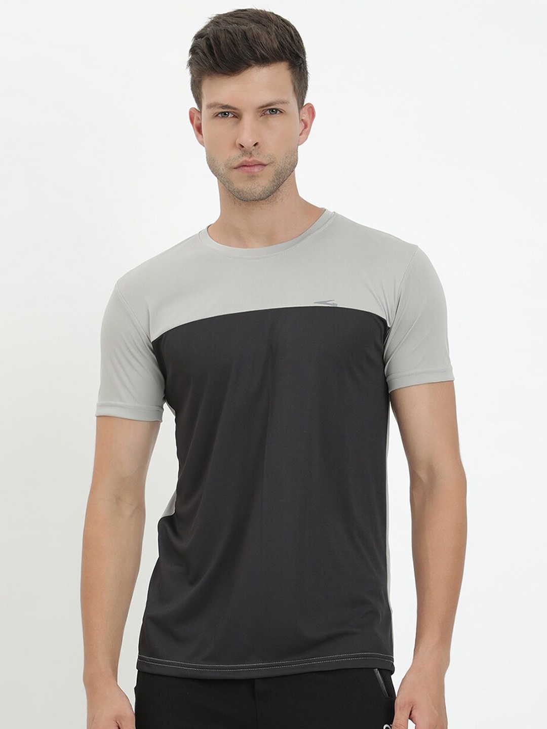 

V2 Value & Variety Men Black Colourblocked Extended Sleeves T-shirt