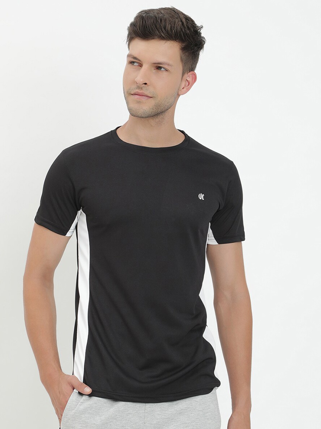 

V2 Value & Variety Men Black Colourblocked V-Neck T-shirt