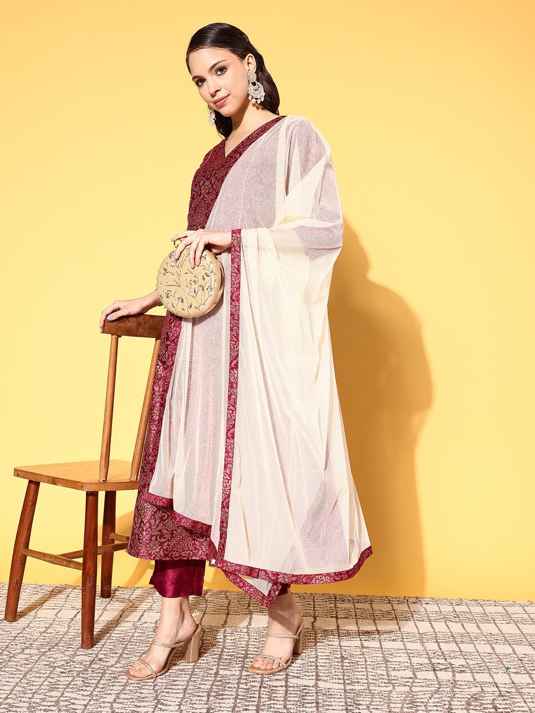 

Ahalyaa Women Floral Poly Silk Patakha Guddi Kurta Set, Burgundy