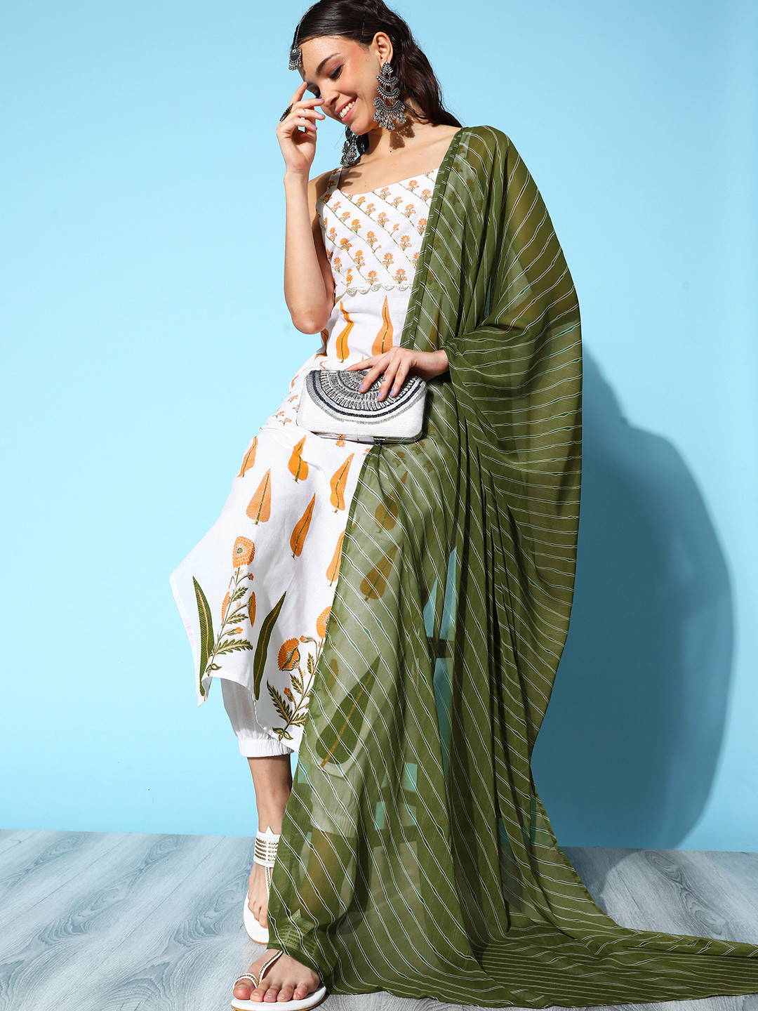 

Ahalyaa Women Floral Pure Cotton Desi Girl Kurta Set, White