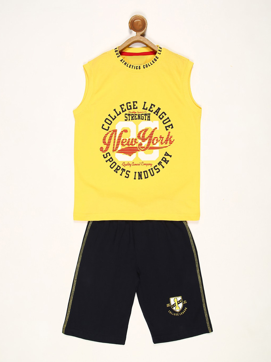 

V2 Value & Variety Boys Yellow & Black Printed Pure Cotton T-shirt with Shorts