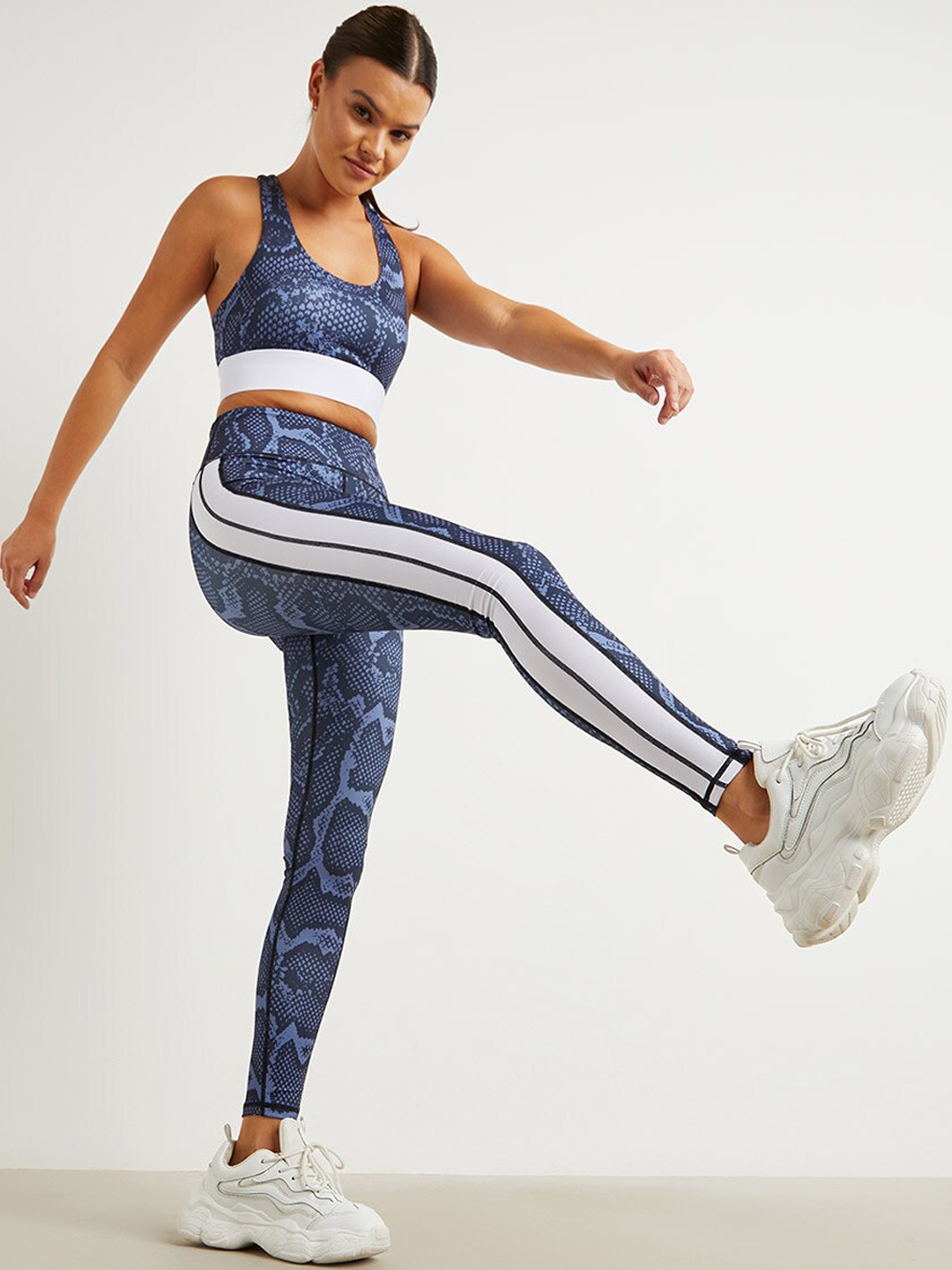 

Styli Women Blue Snake Print Side Stripe Sports Bra and Leggings Active Co-Ords