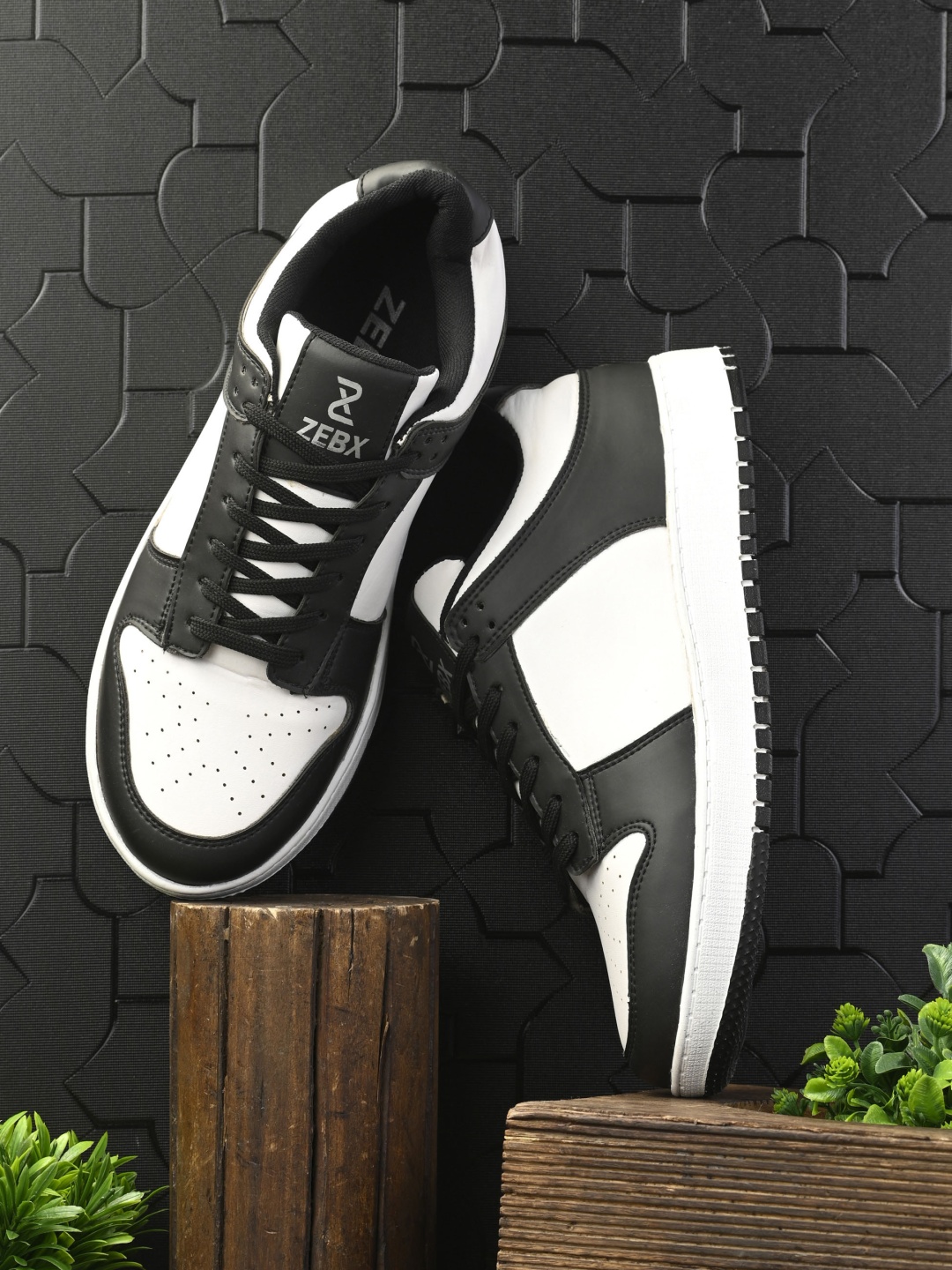 

ZEBX Men Black Colourblocked Sneakers