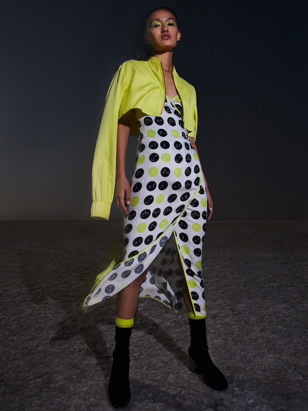 

Crimsoune Club X Nikhil Thampi Women Fluorescent Green Cropped Bolero Jacket