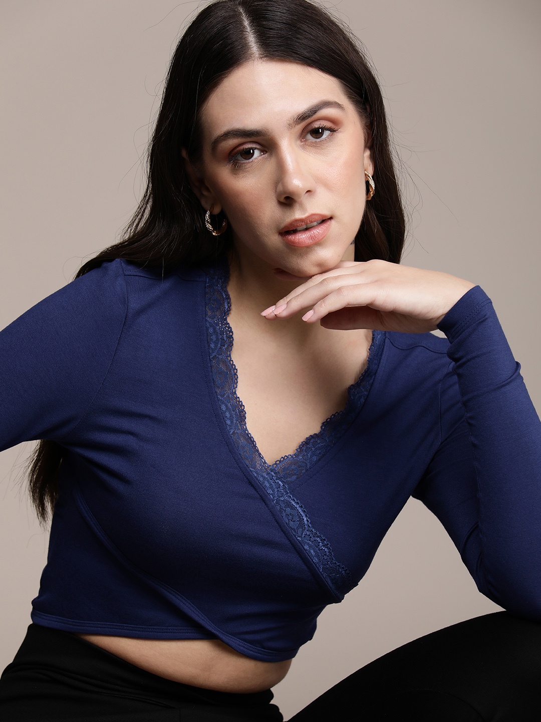 

bebe Women Blue Solid V-Neck Wrap Crop T-shirt With Lace Detail