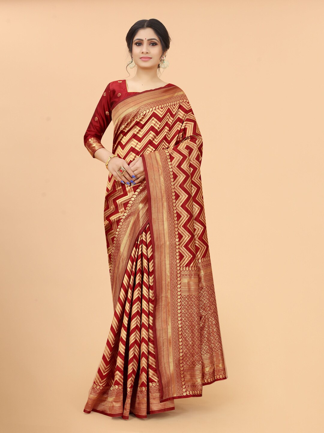 

INDI AVTAAR Maroon & Gold-Toned Woven Design Zari Silk Cotton Fusion Banarasi Saree