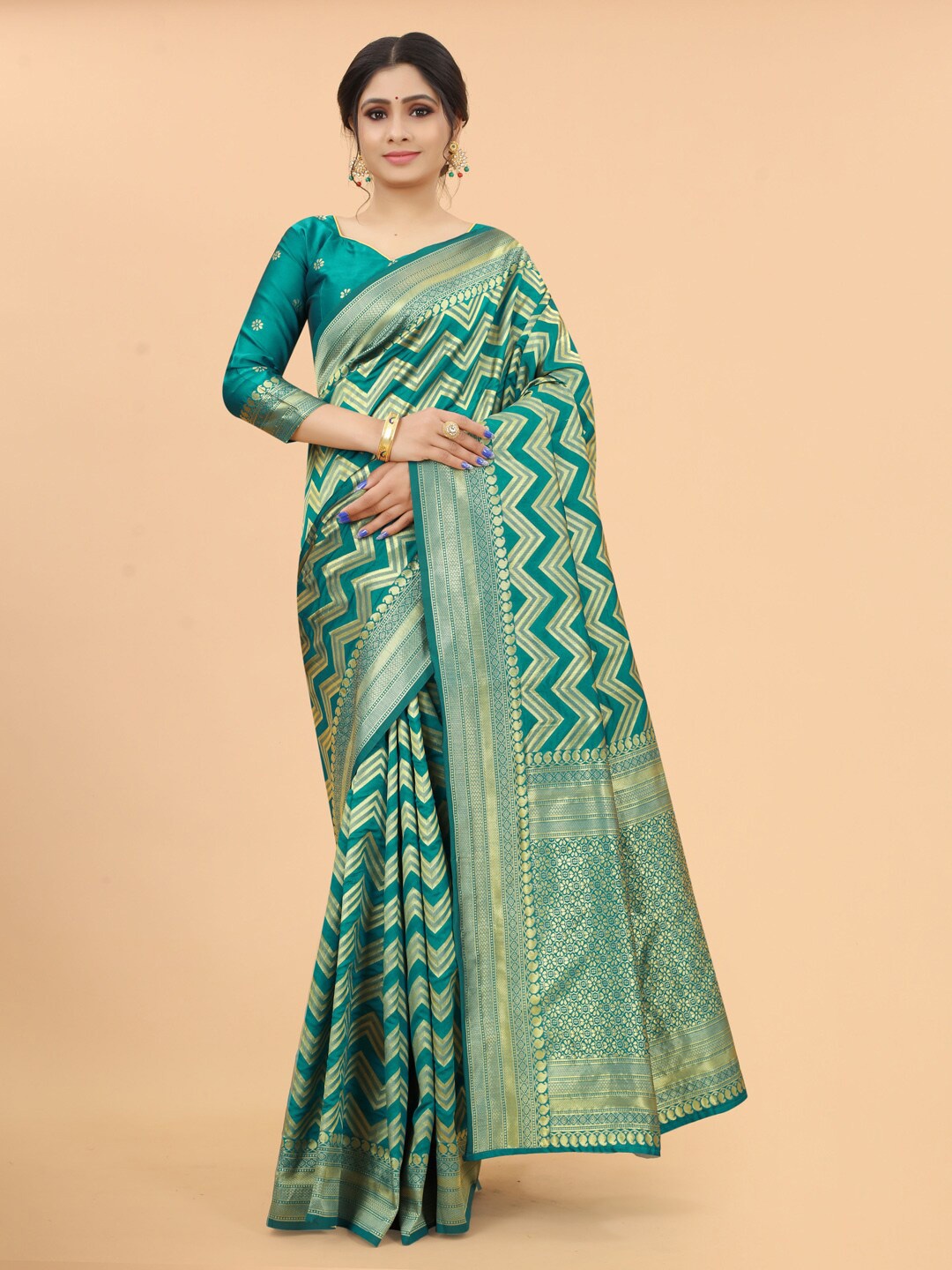 

INDI AVTAAR Green & Gold-Toned Woven Design Zari Silk Cotton Fusion Banarasi Saree