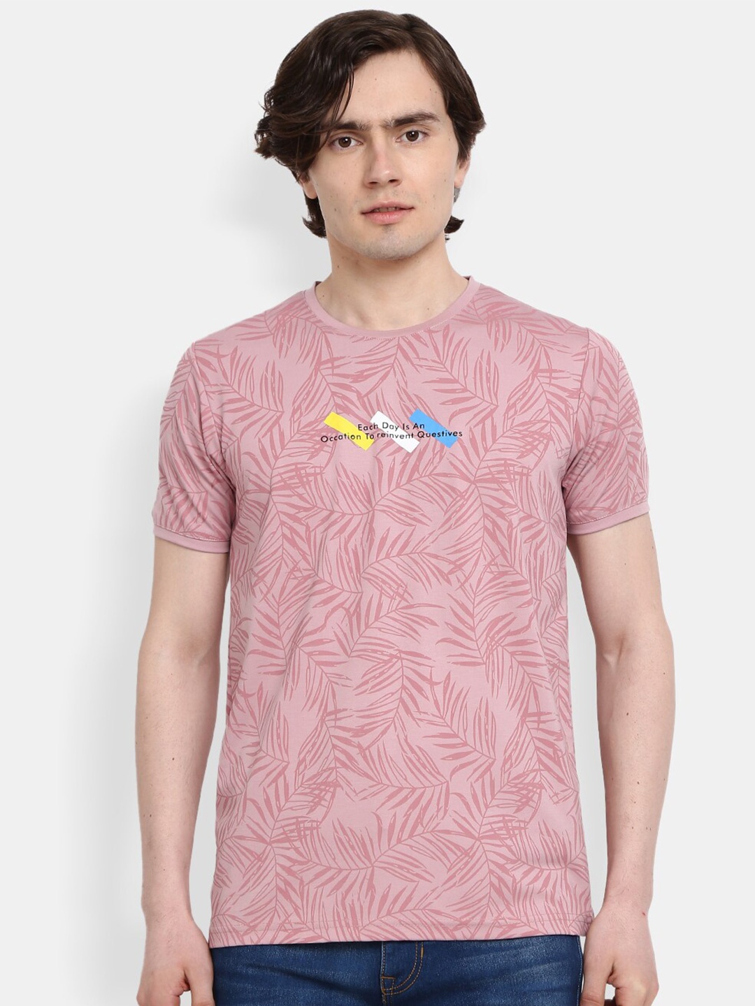

V-Mart Men Pink Floral Printed Applique Slim Fit T-shirt