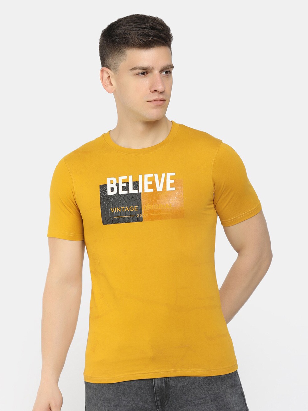 

V-Mart Men Mustard Yellow & meat brown Applique Slim Fit T-shirt