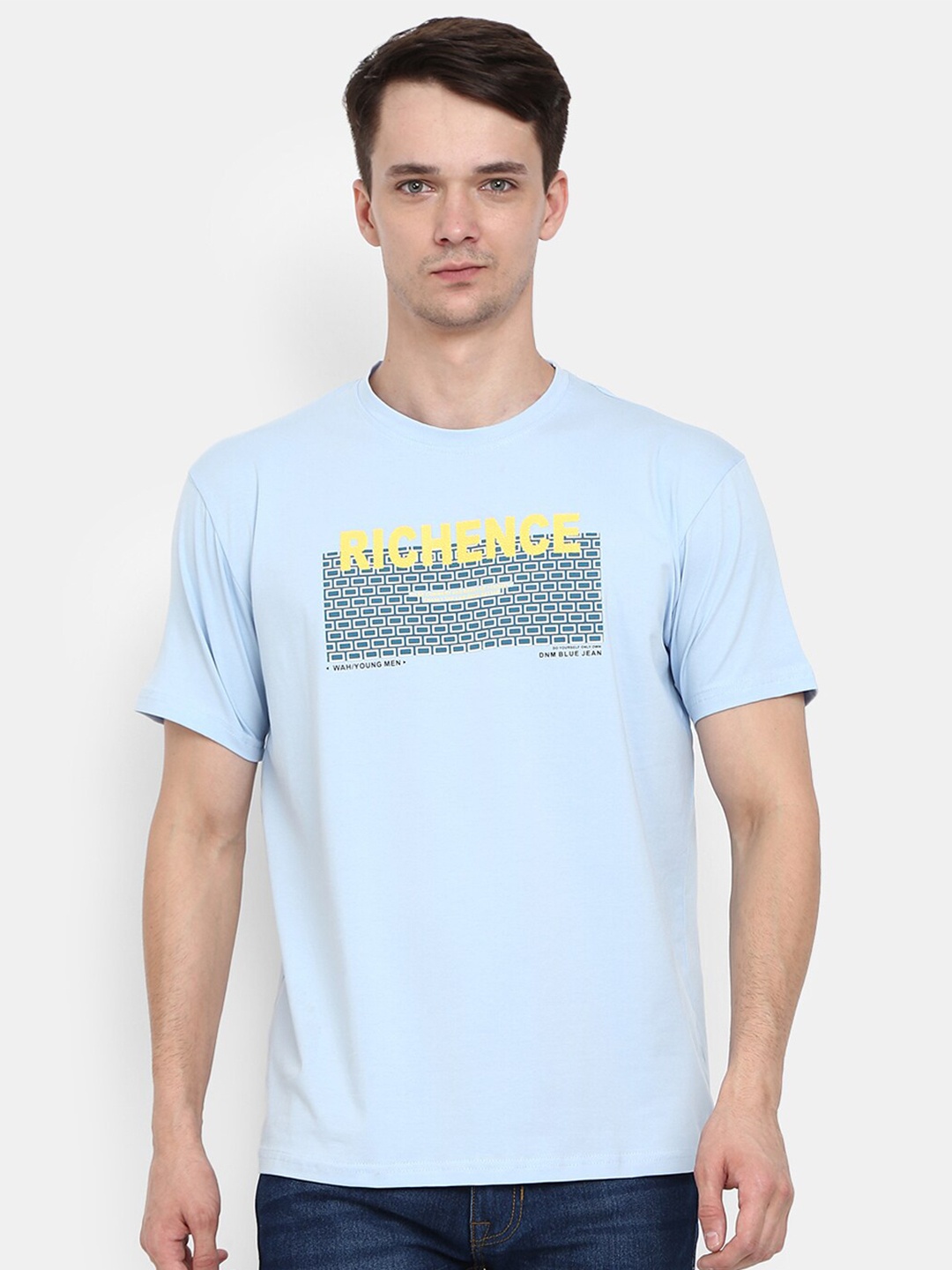 

V-Mart Men Blue Printed Applique T-shirt