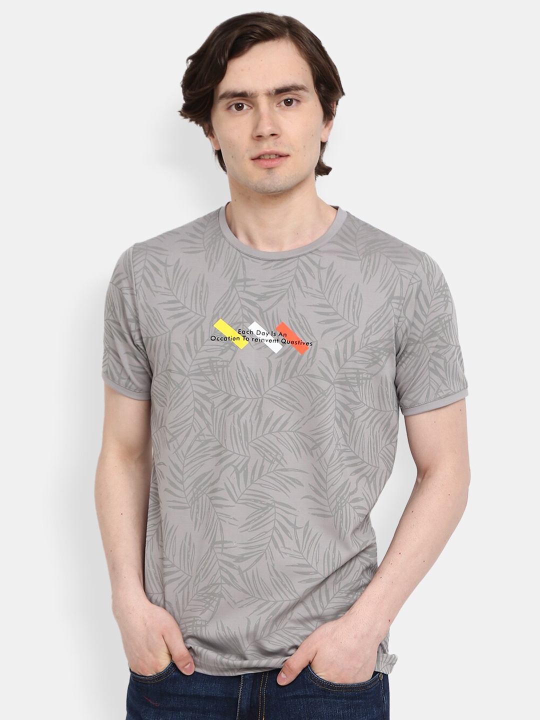 

V-Mart Men Grey Floral Printed Applique Slim Fit T-shirt
