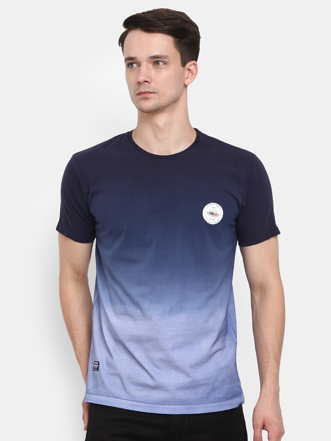 

V-Mart Men Blue & reflecting pond Dyed Applique Slim Fit T-shirt
