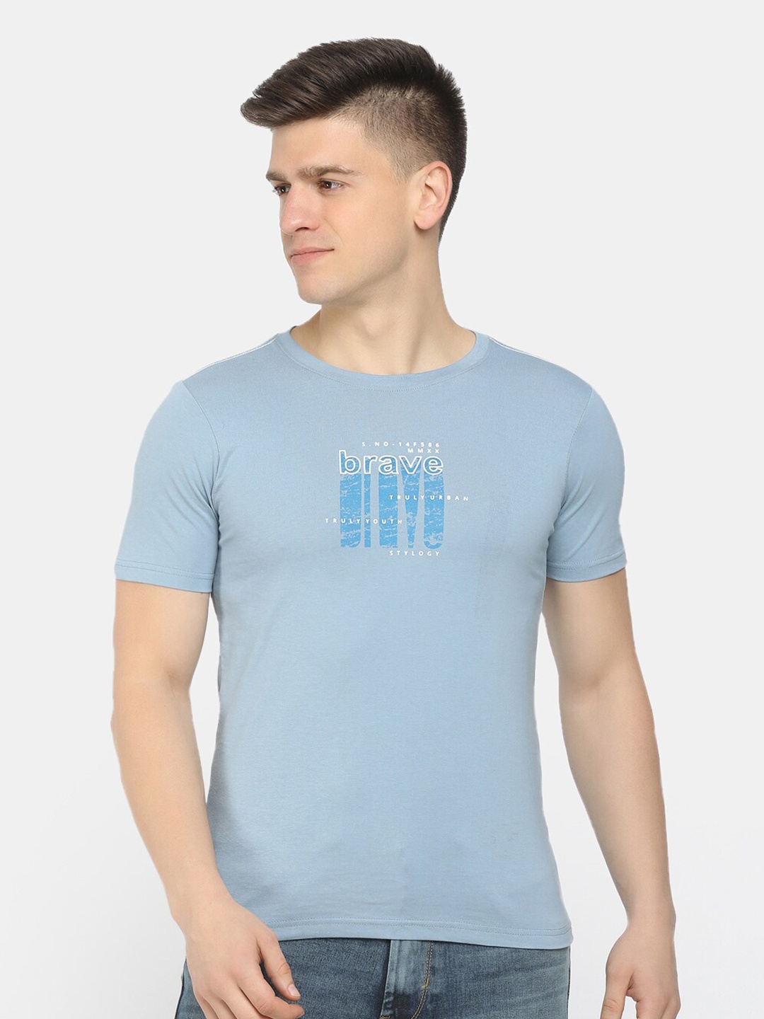 

V-Mart Men Blue Typography Printed Applique Slim Fit T-shirt