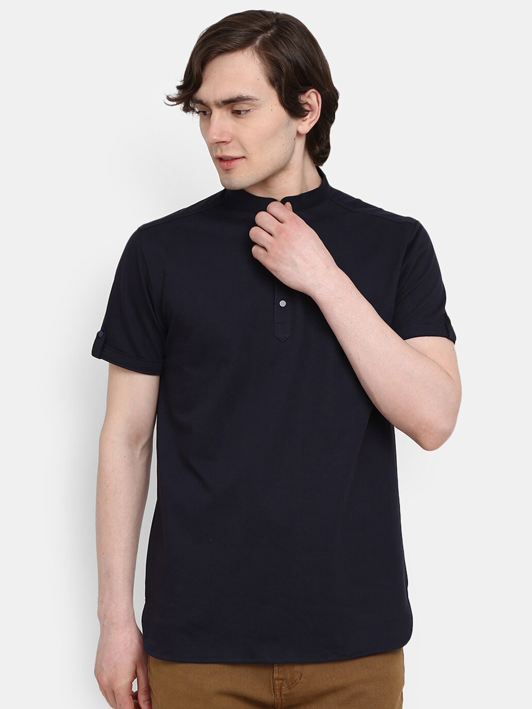 

V-Mart Men Navy Blue Henley Neck Slim Fit T-shirt