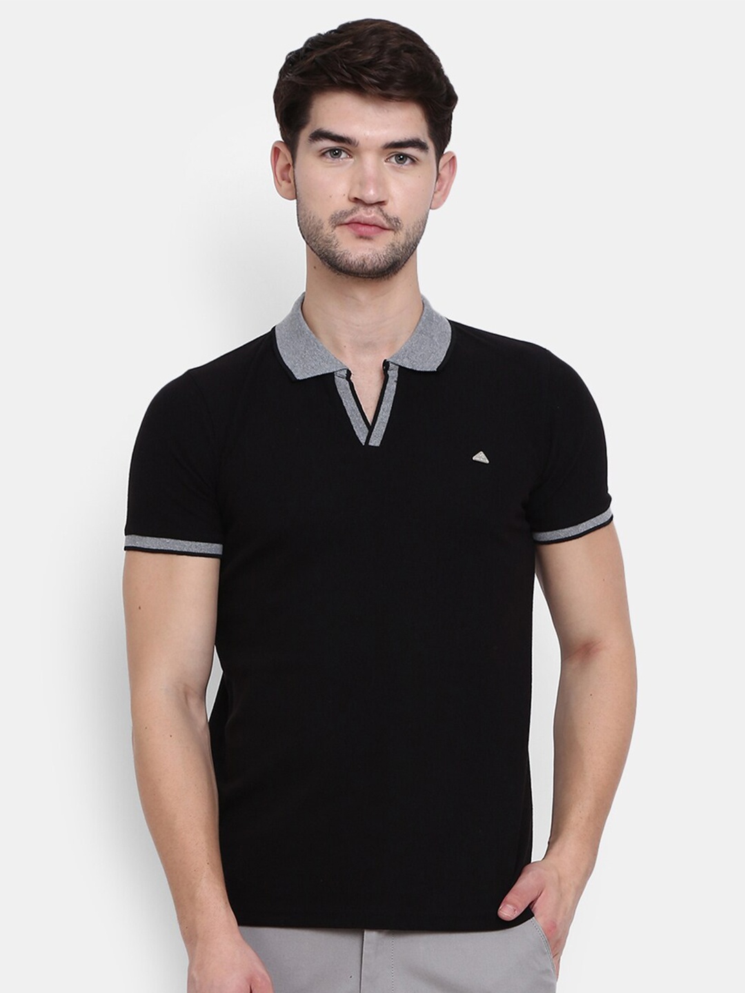 

V-Mart Men Black Polo Collar Applique Slim Fit T-shirt