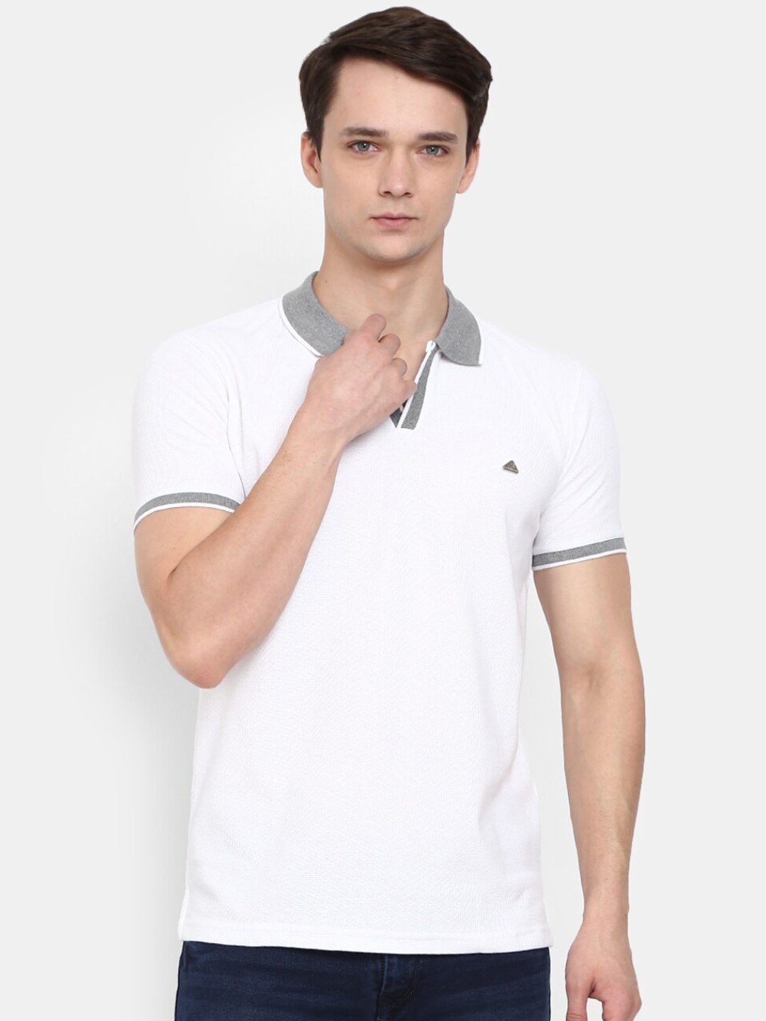 

V-Mart Men White Polo Collar Applique Slim Fit T-shirt