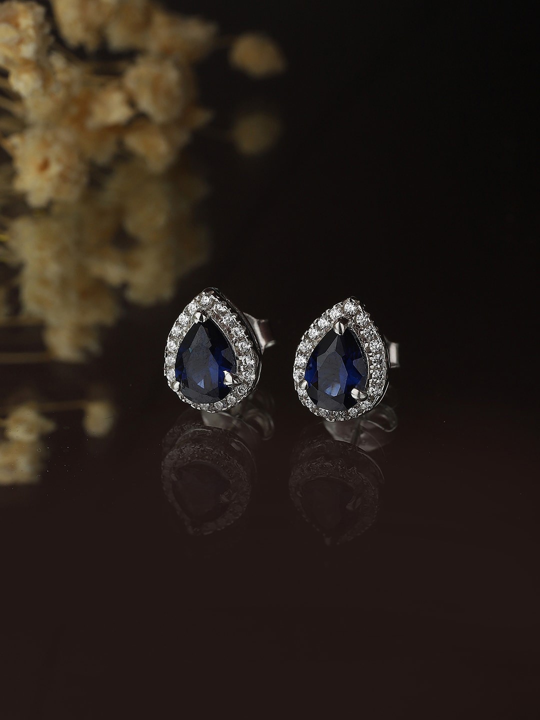 

VANBELLE Silver-Toned Teardrop Shaped Studs Earrings