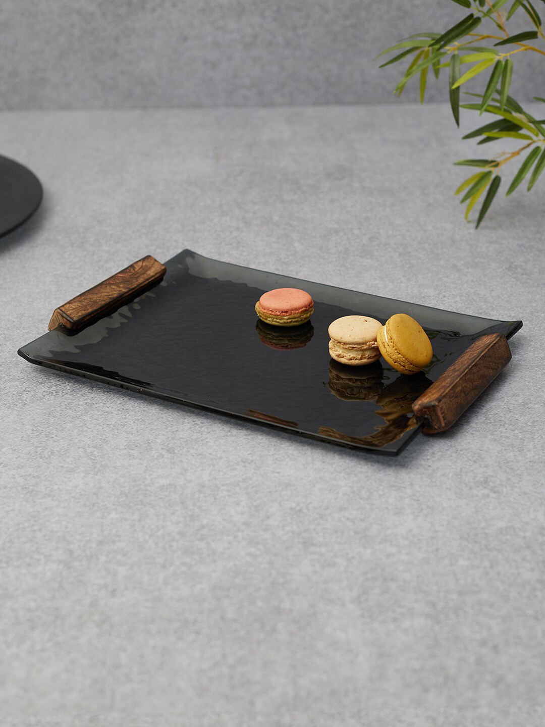 

HomeTown Black Glass With Wooden handle Small Platter