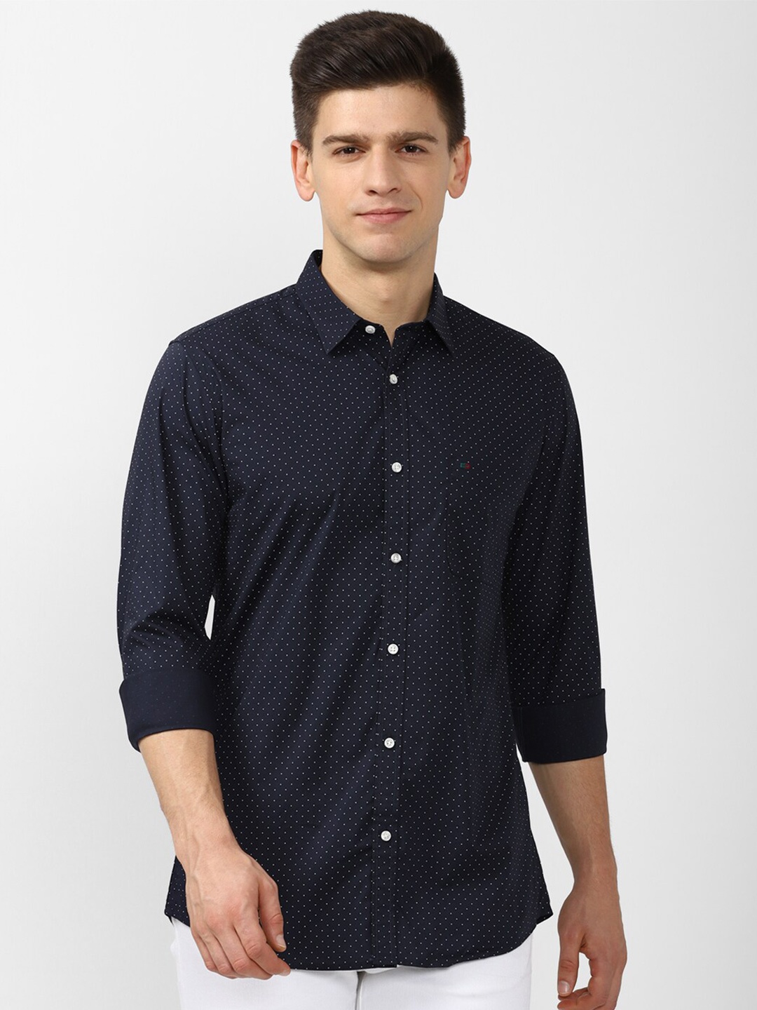 

Peter England Casuals Men Black Slim Fit Printed Casual Shirt