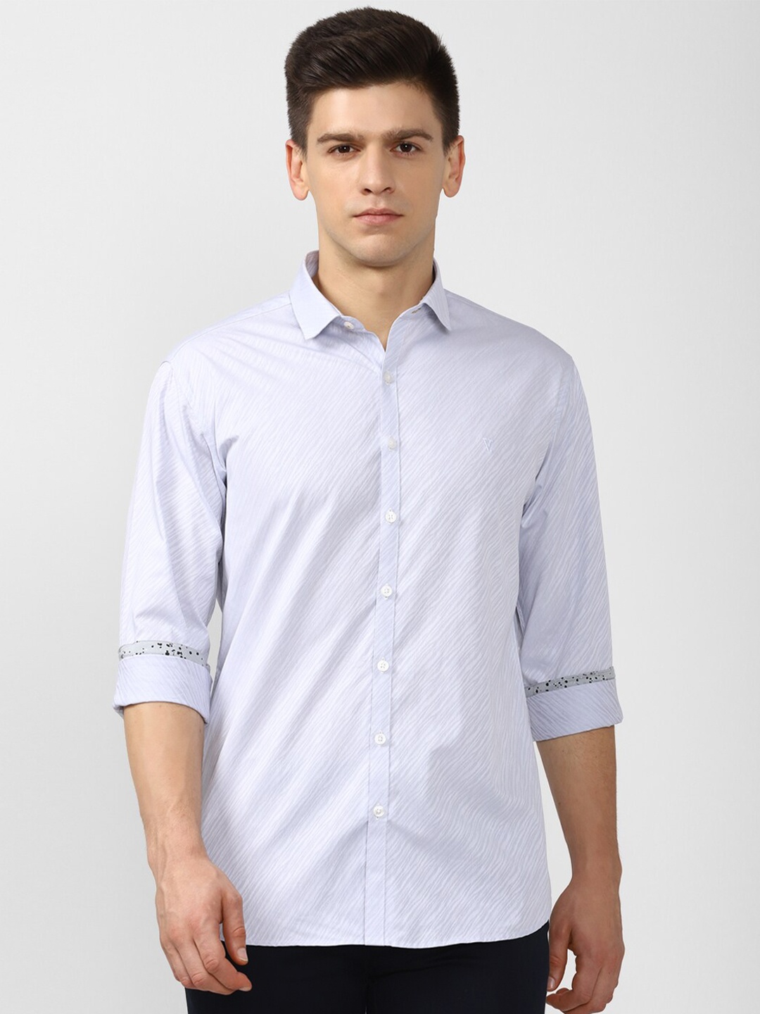 

V Dot Men White Slim Fit Striped Casual Shirt