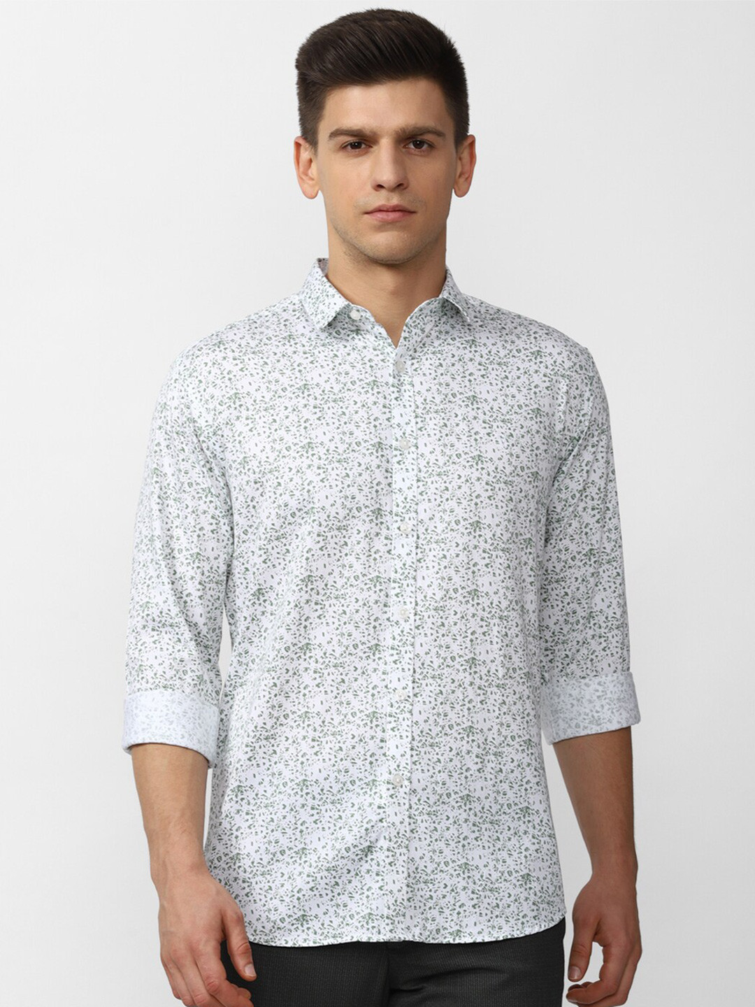

V Dot Men White Slim Fit Floral Printed Casual Shirt