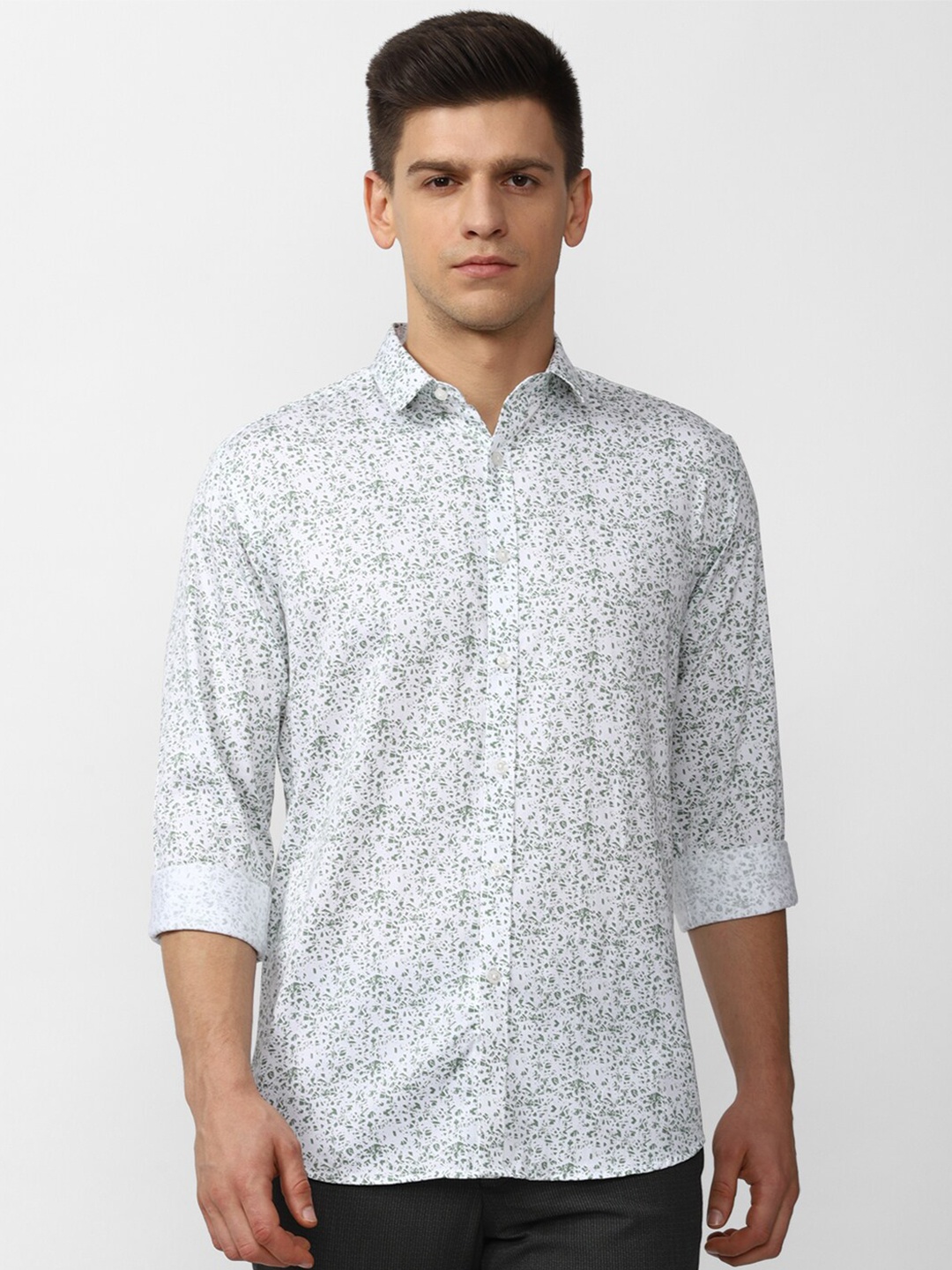 

V Dot Men White Slim Fit Floral Printed Casual Shirt
