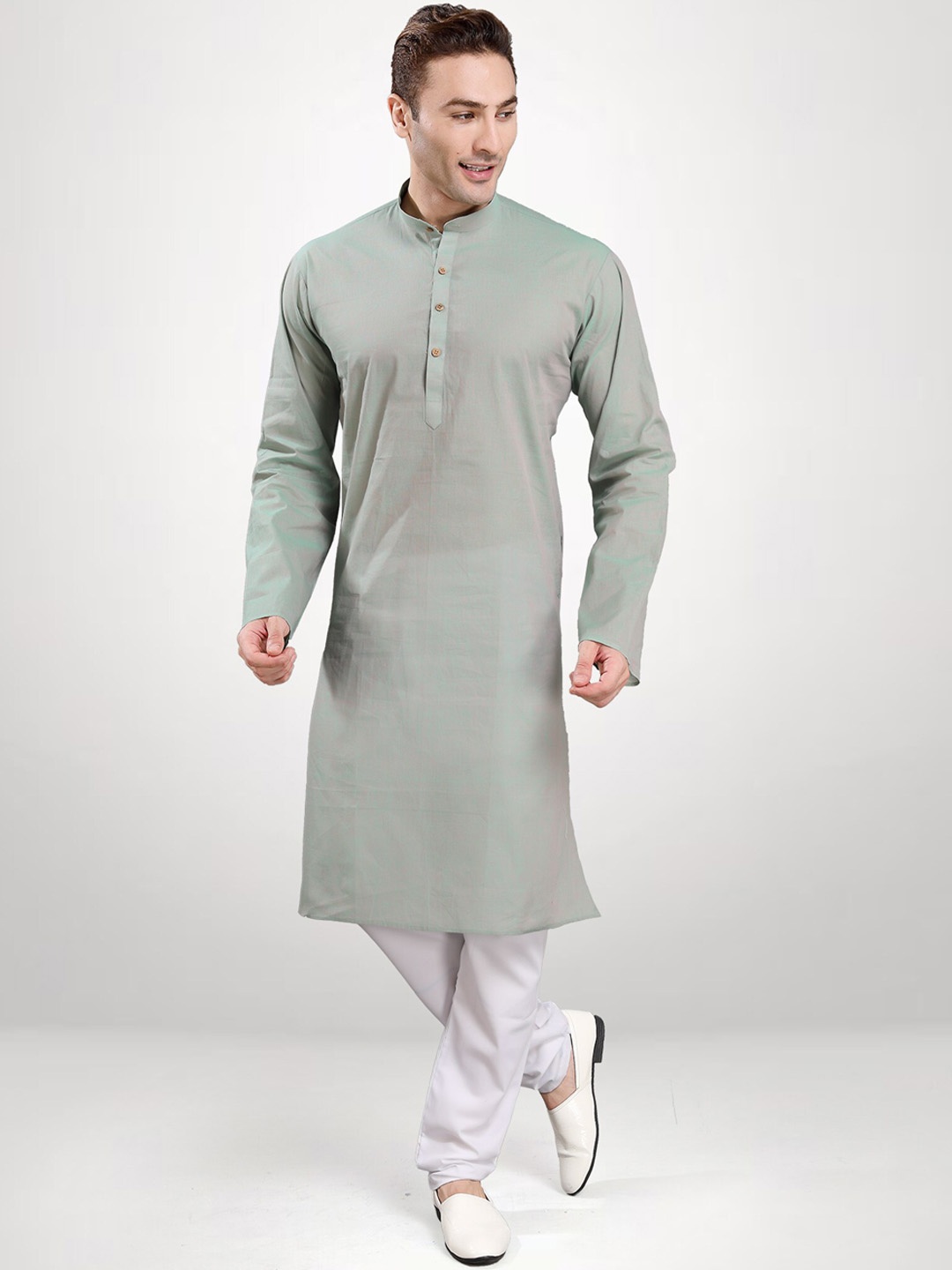 

RG DESIGNERS Men Green Embroidered Panelled Kurta with Pyjamas