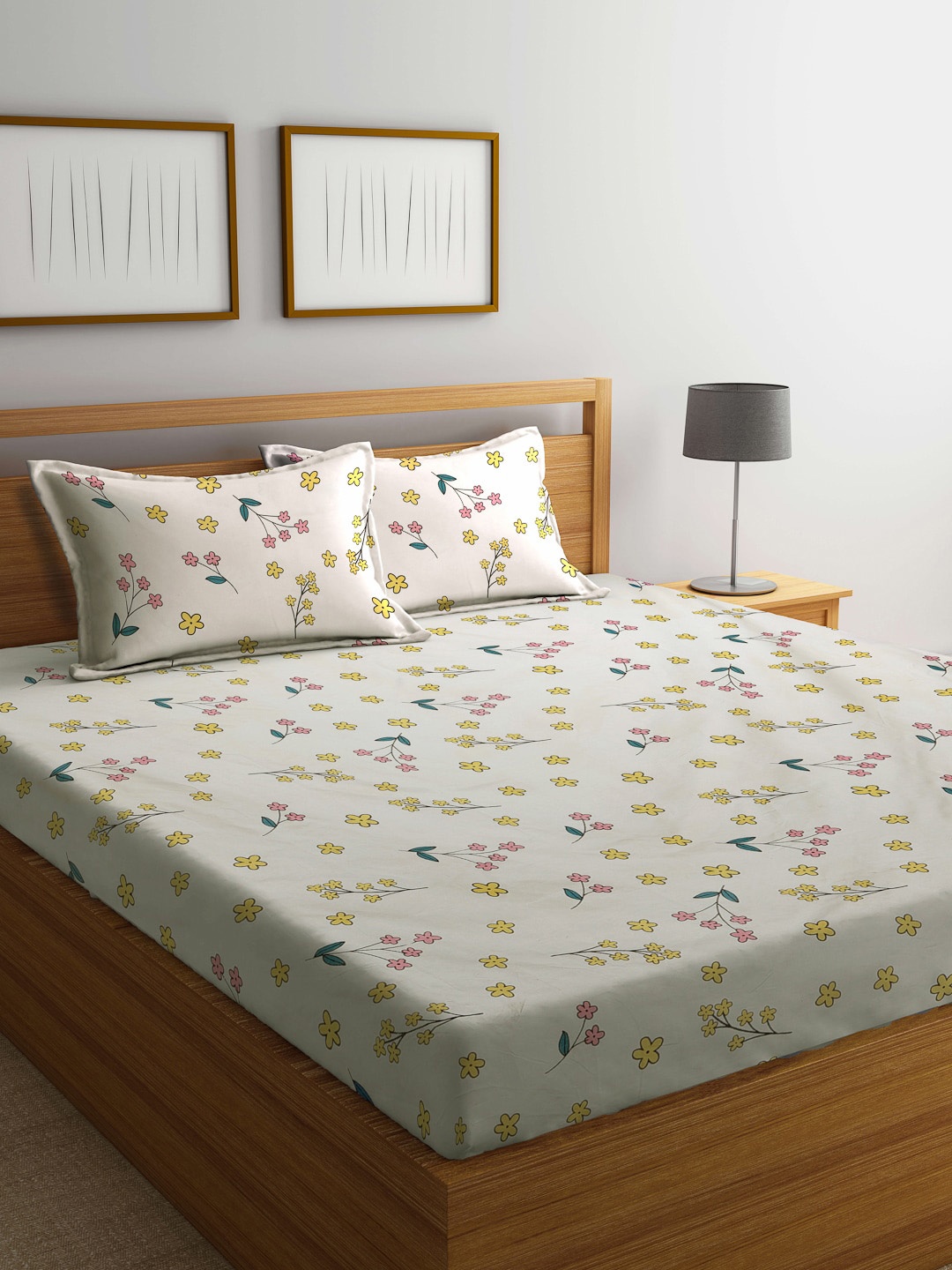 

Arrabi Unisex Cream Bedsheets