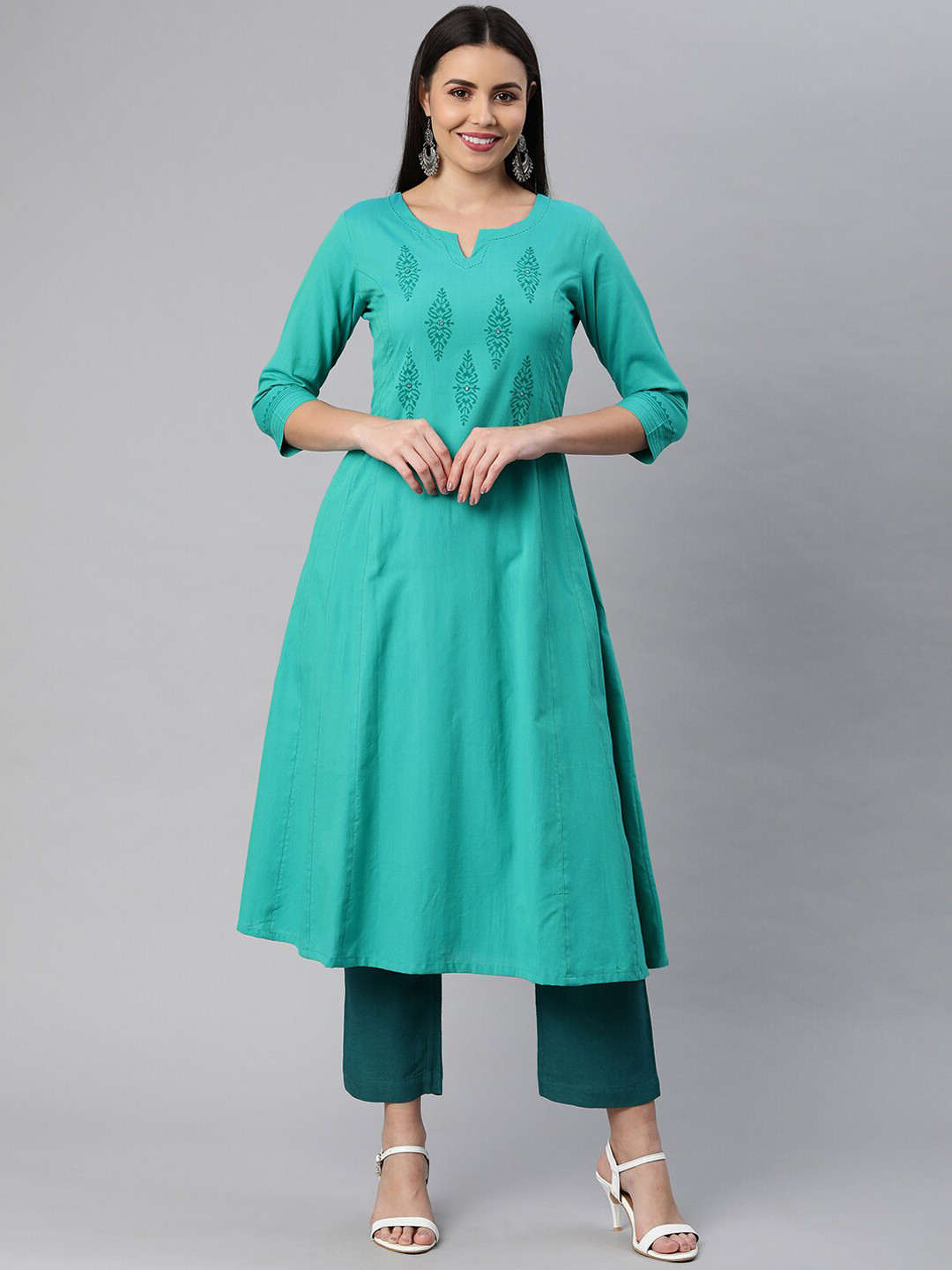 

KAMI KUBI Women Green Flared Sleeves Thread Work Anarkali Kurta