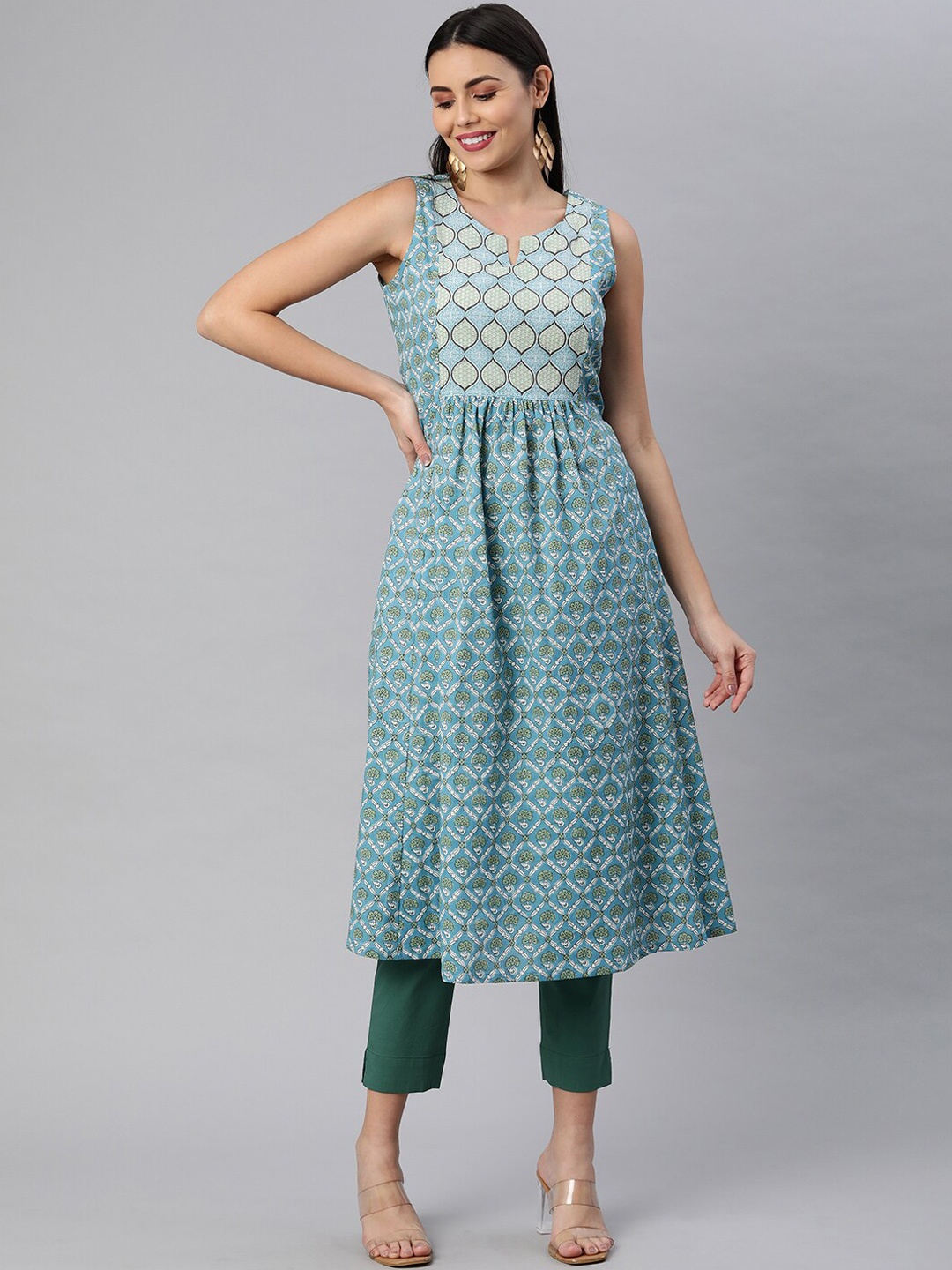 

KAMI KUBI Women Blue Geometric Printed Keyhole Neck Thread Work Kurta