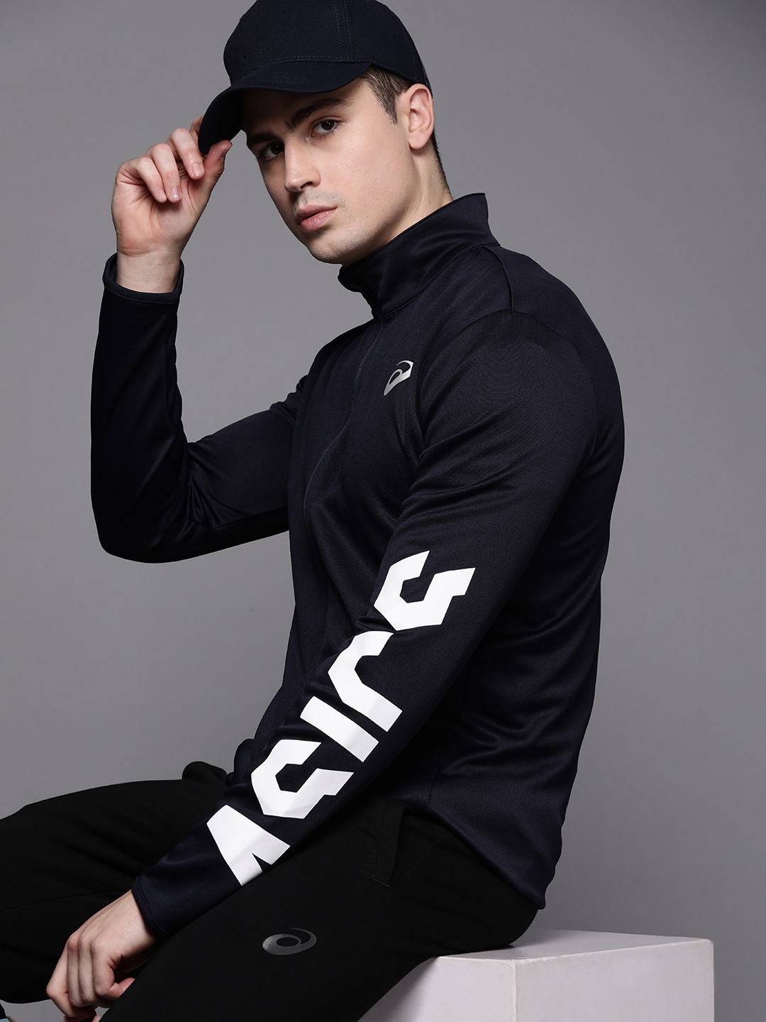 

ASICS Men Sleeve Print Sporty Jacket, Navy blue