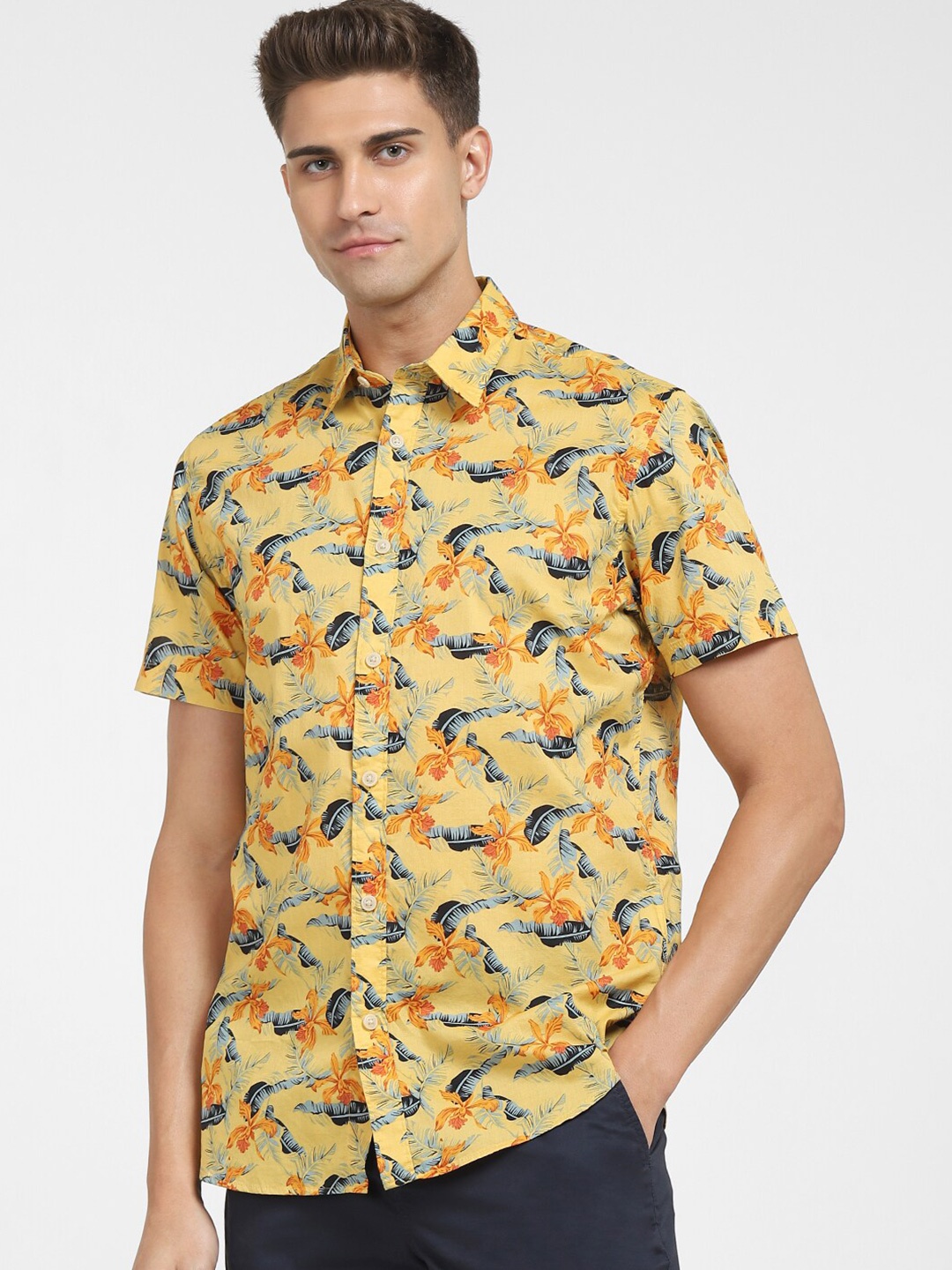 

SELECTED Men Yellow Slim Fit Floral Printed Casual Shirt