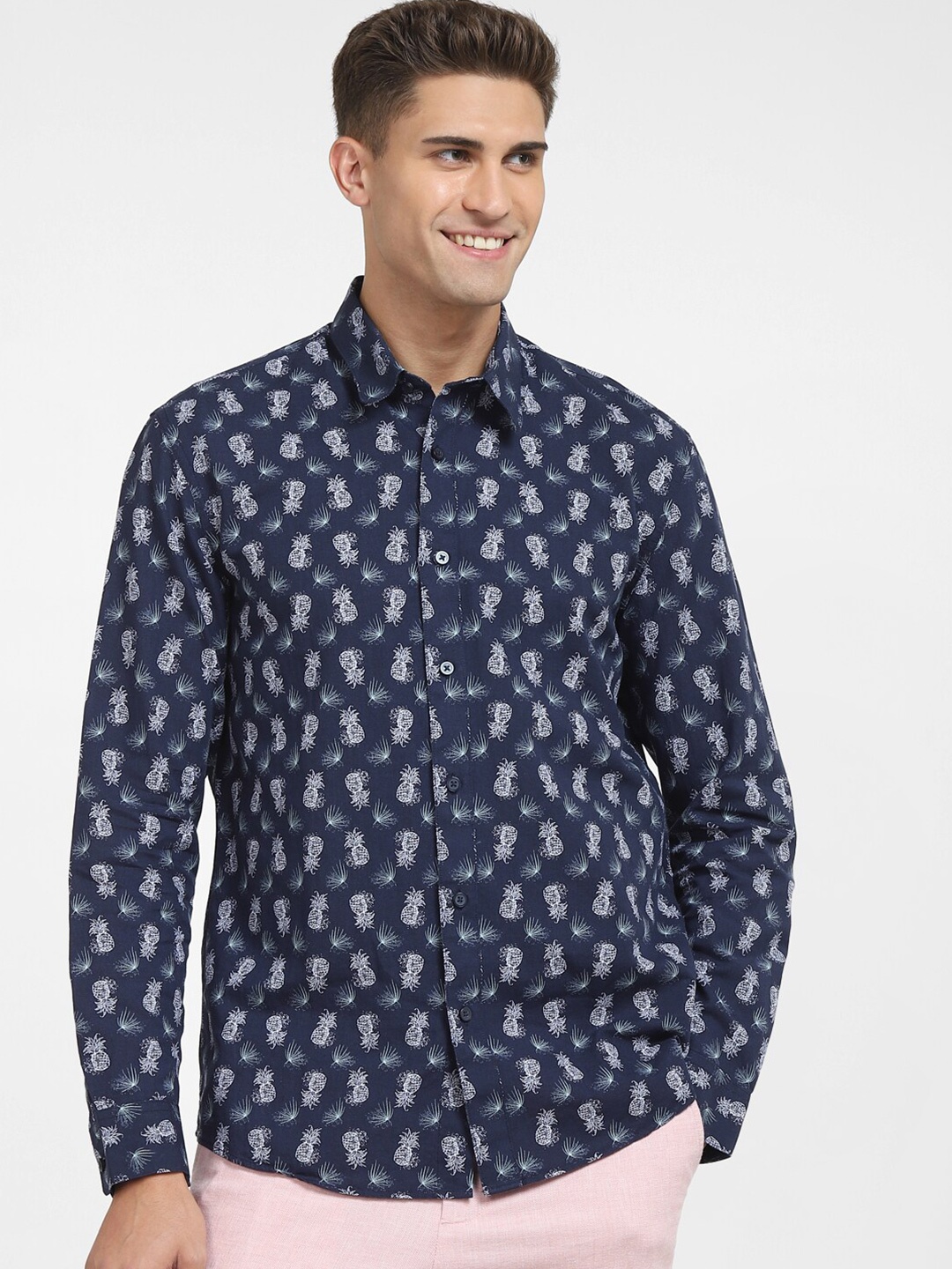 

SELECTED Men Blue Floral Printed Casual Shirt