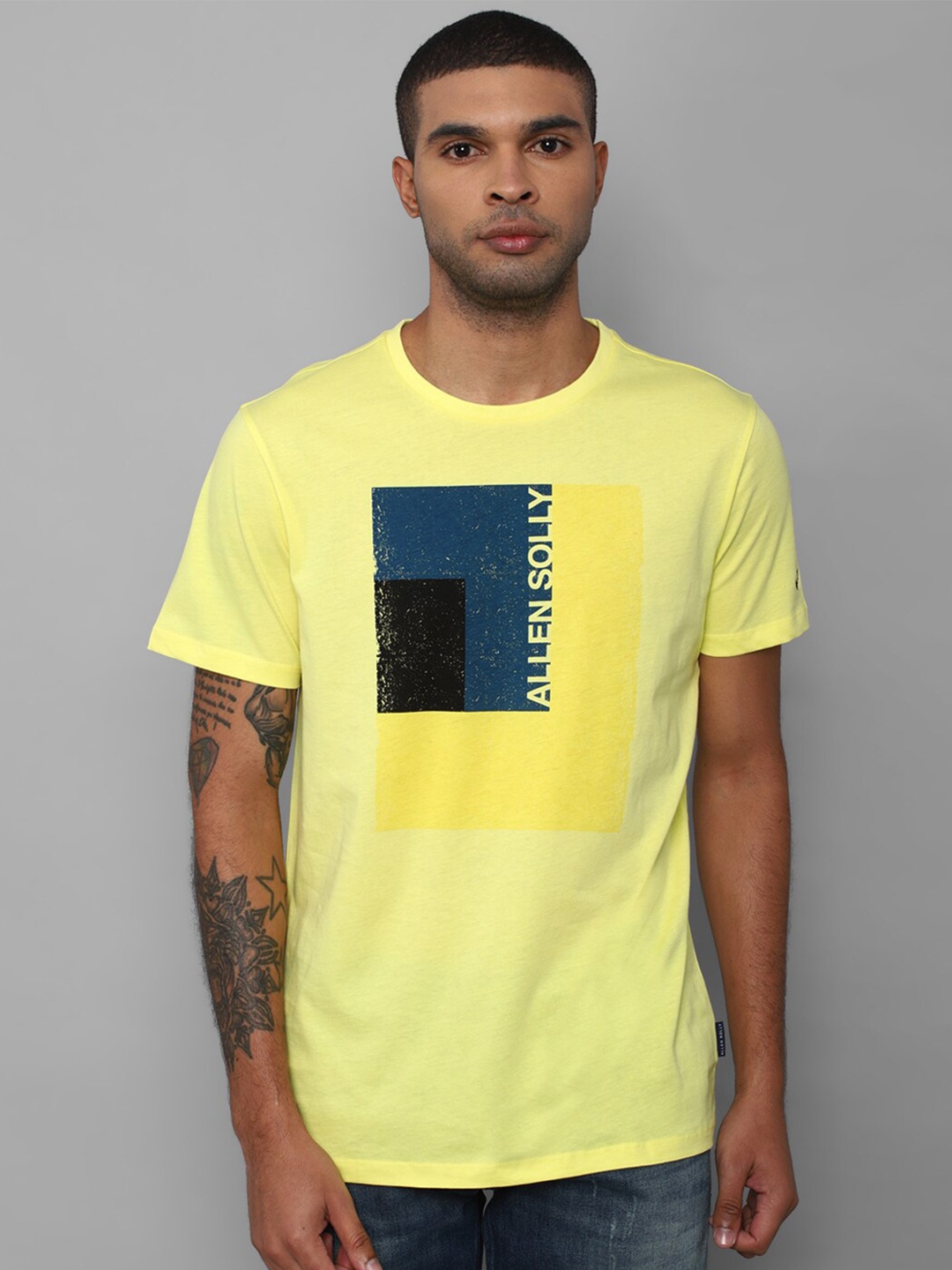 

Allen Solly Men Yellow & double cream Printed Applique T-shirt