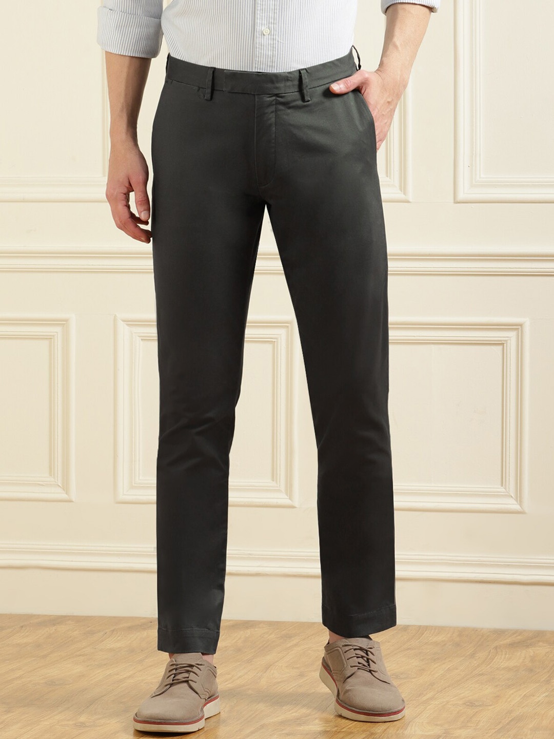 

Polo Ralph Lauren Men Black Solid Chinos