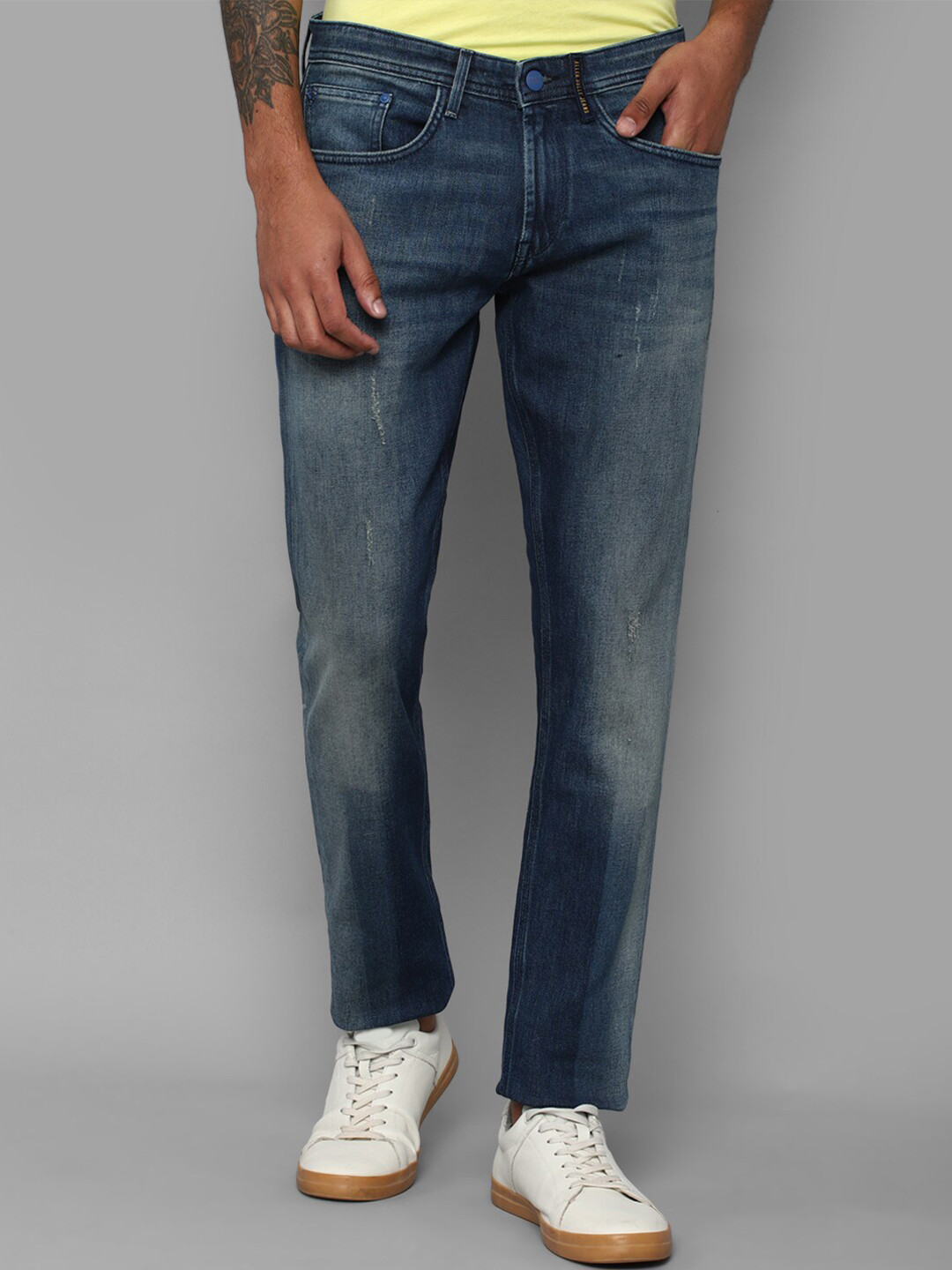 

Allen Solly Sport Men Navy Blue Slim Fit Low Distress Heavy Fade Jeans