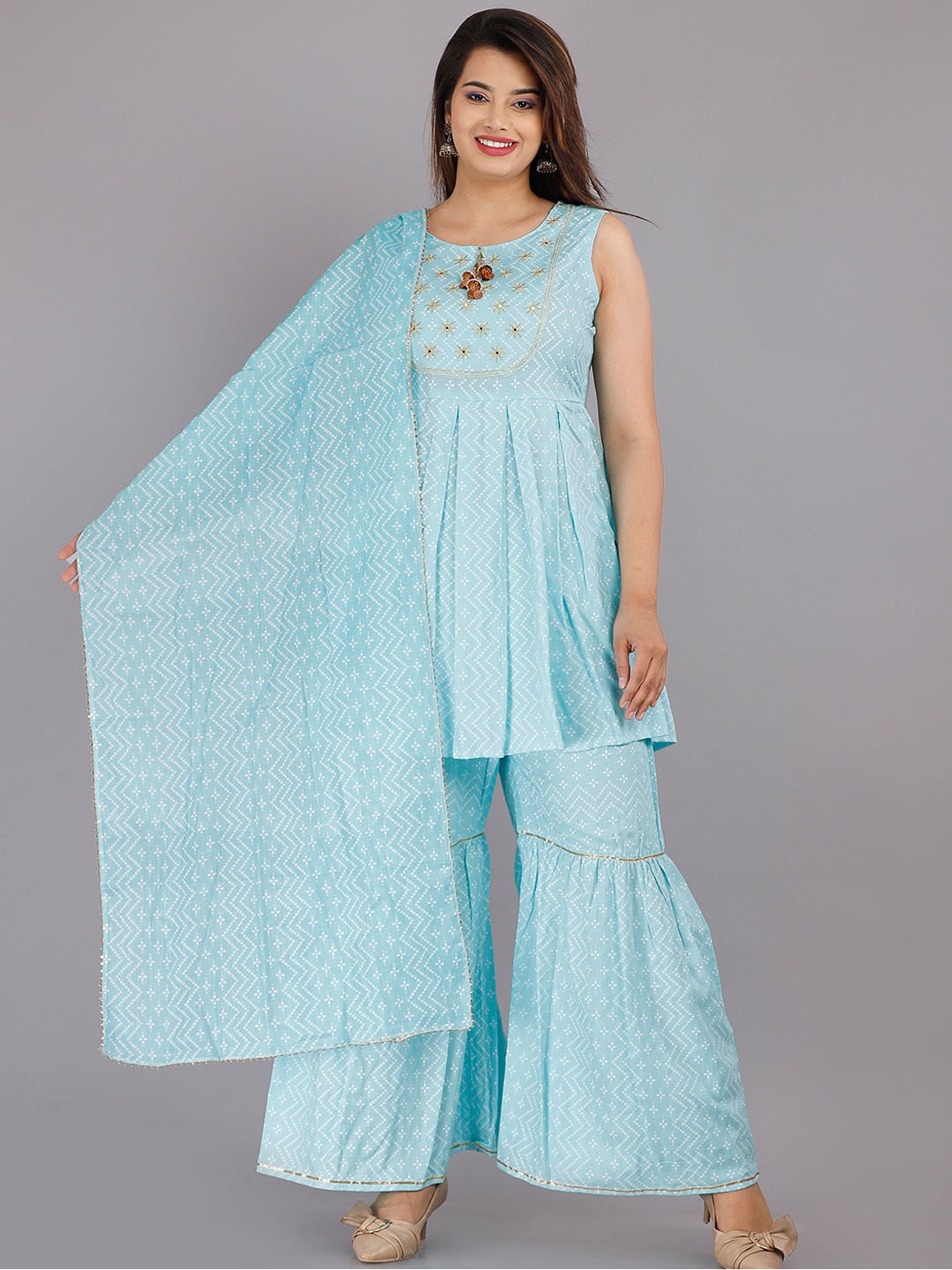 

PINGAKSH Women Green Yoke Design Panelled Kurti with Sharara