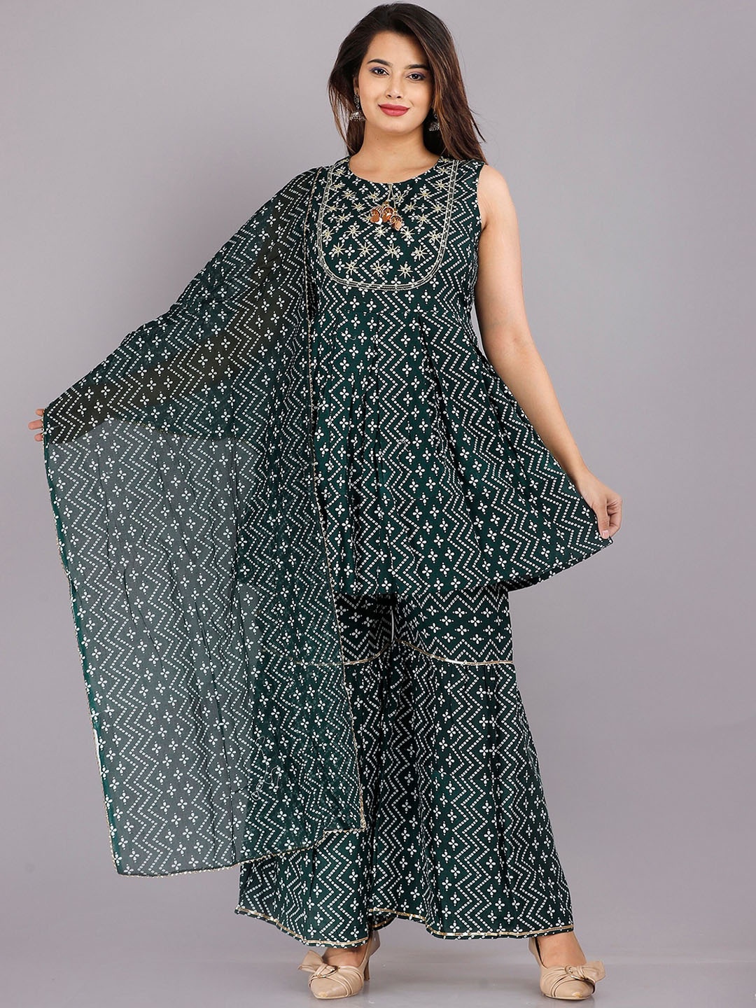 

PINGAKSH Women Green Ethnic Motifs Printed Empire Kurti with Sharara & With Dupatta