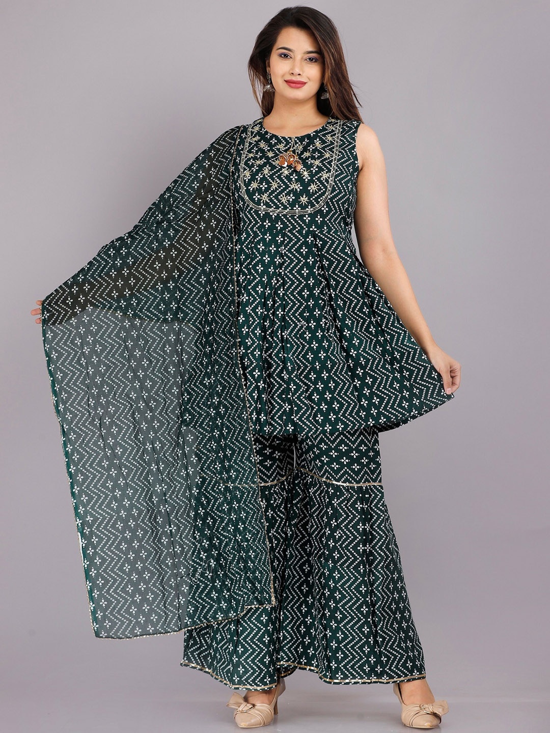 

PINGAKSH Women Green Ethnic Motifs Printed Empire Kurti with Sharara & With Dupatta