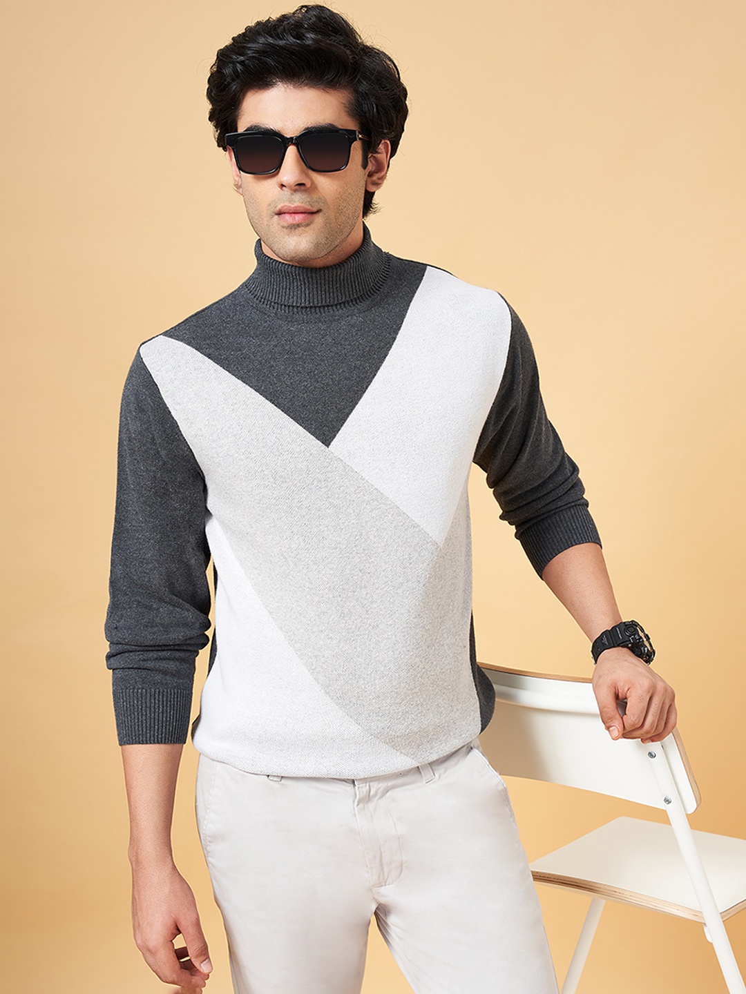 

BYFORD by Pantaloons Men Black & White Colourblocked Pullover