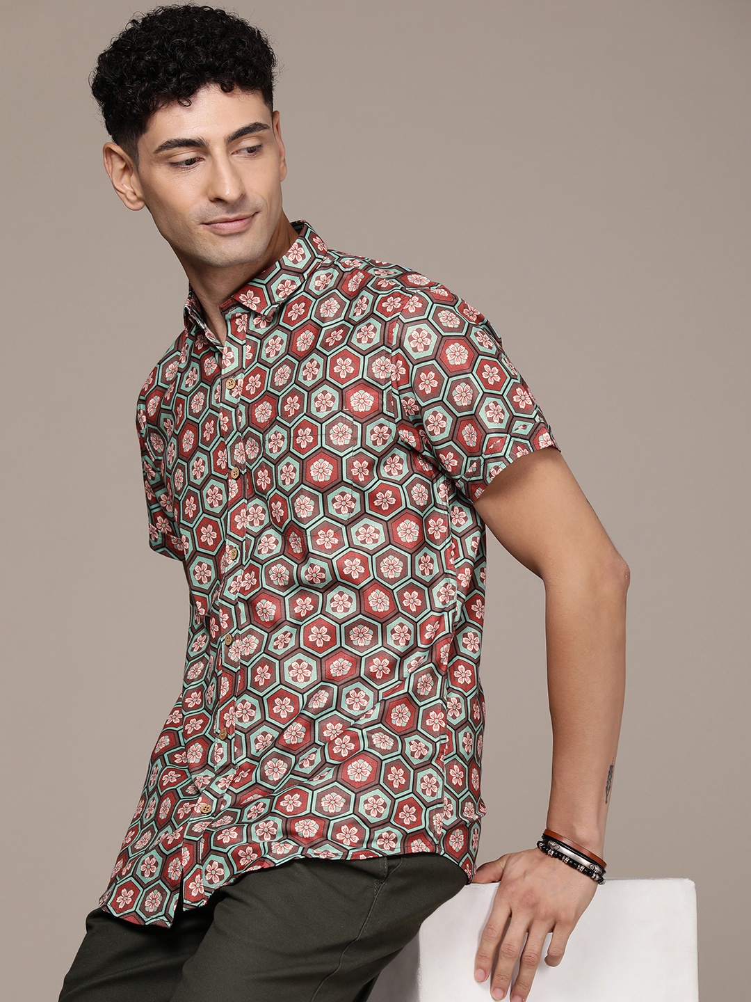 DENNISON Men Brown Comfort Floral Printed Casual Shirt