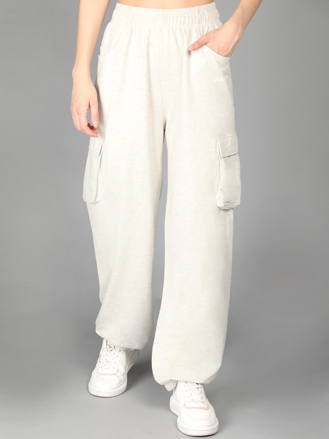 

CHKOKKO Women White Solid Relaxed Fit Joggers