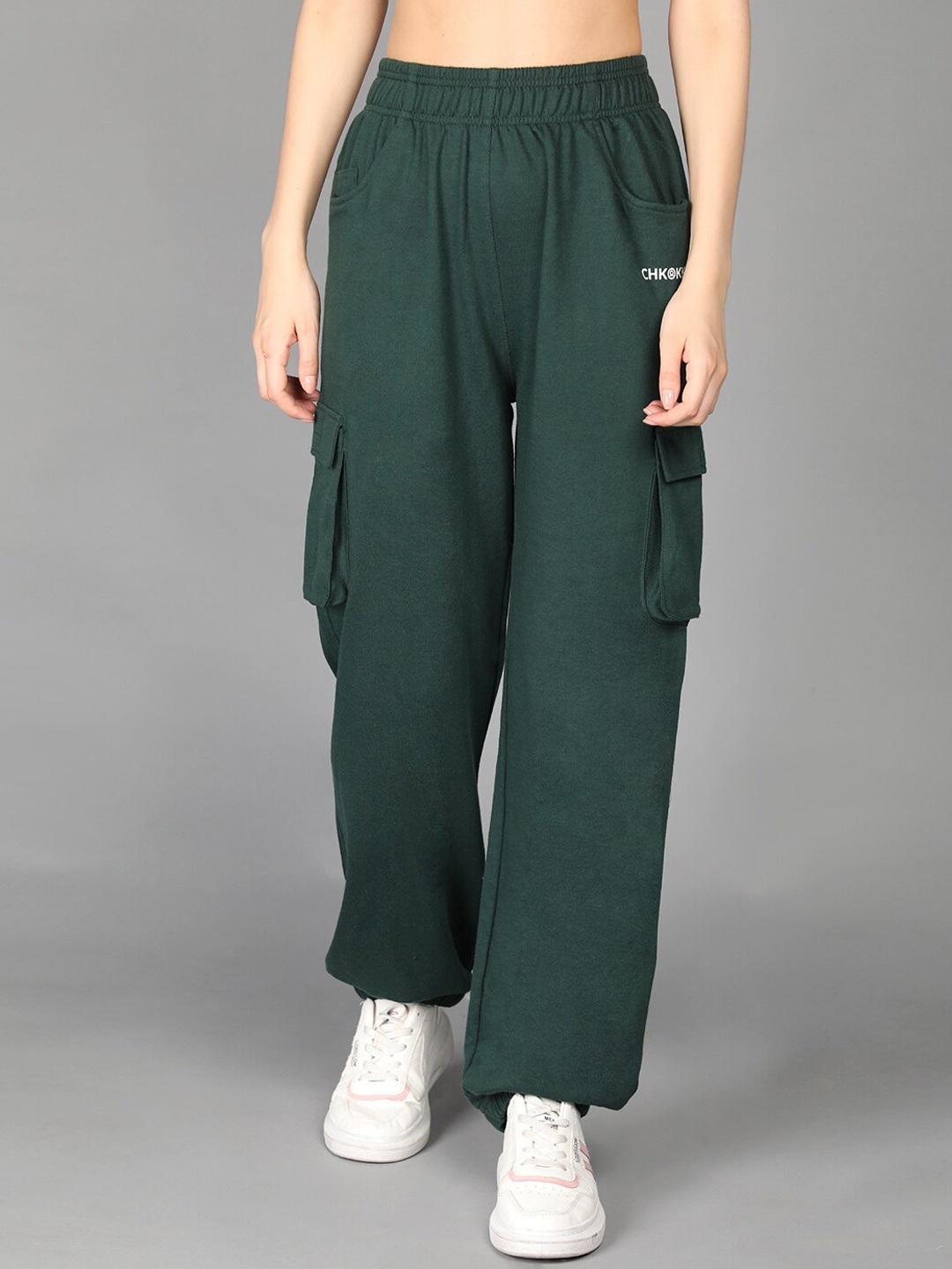 

CHKOKKO Women Green Solid Cotton Relaxed Fit Track Pants