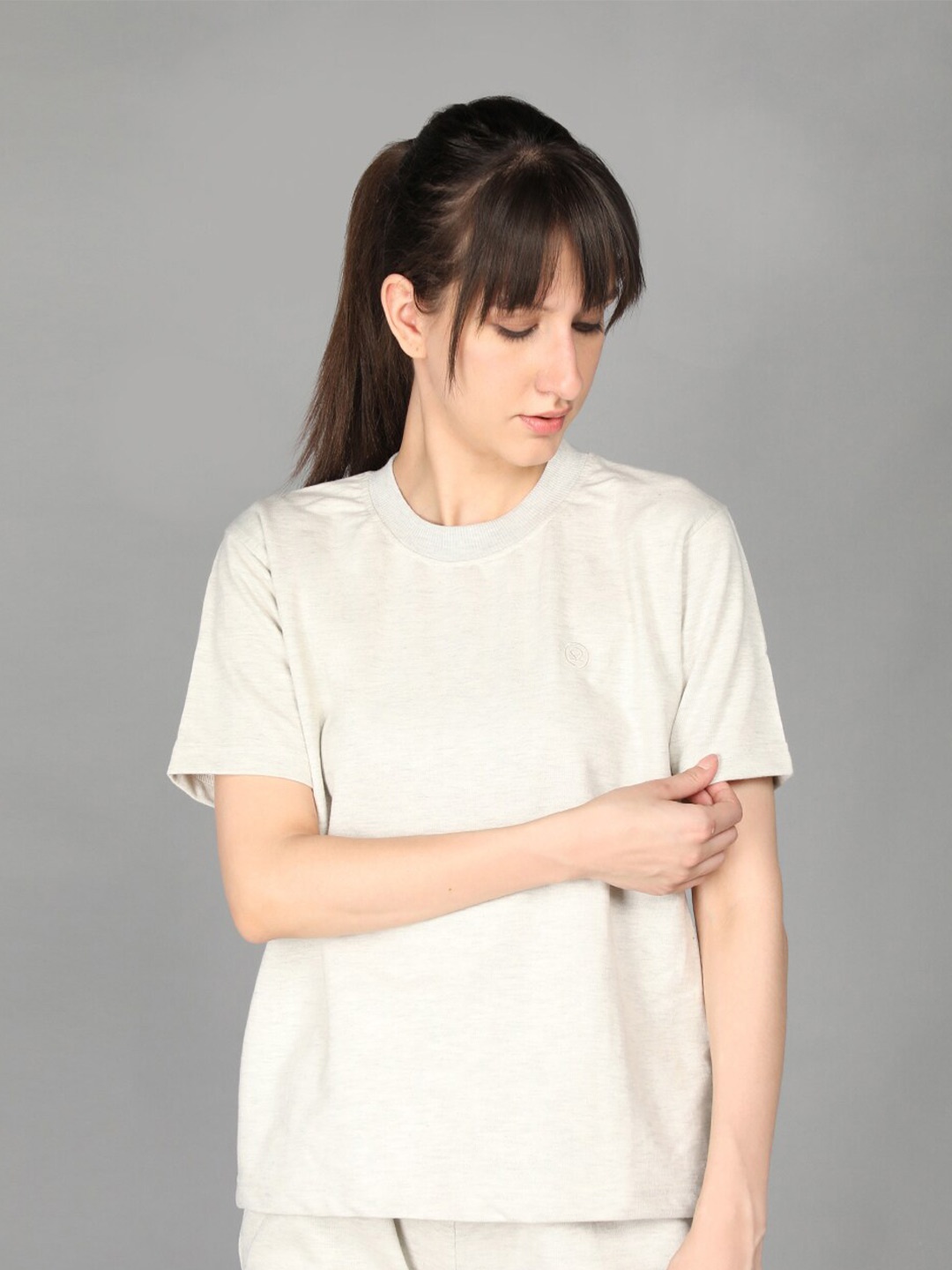 

Chkokko Women Off White & white alyssum Raw Edge T-shirt