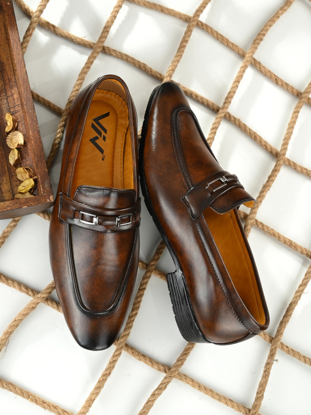 

VIV Men Brown Derbys