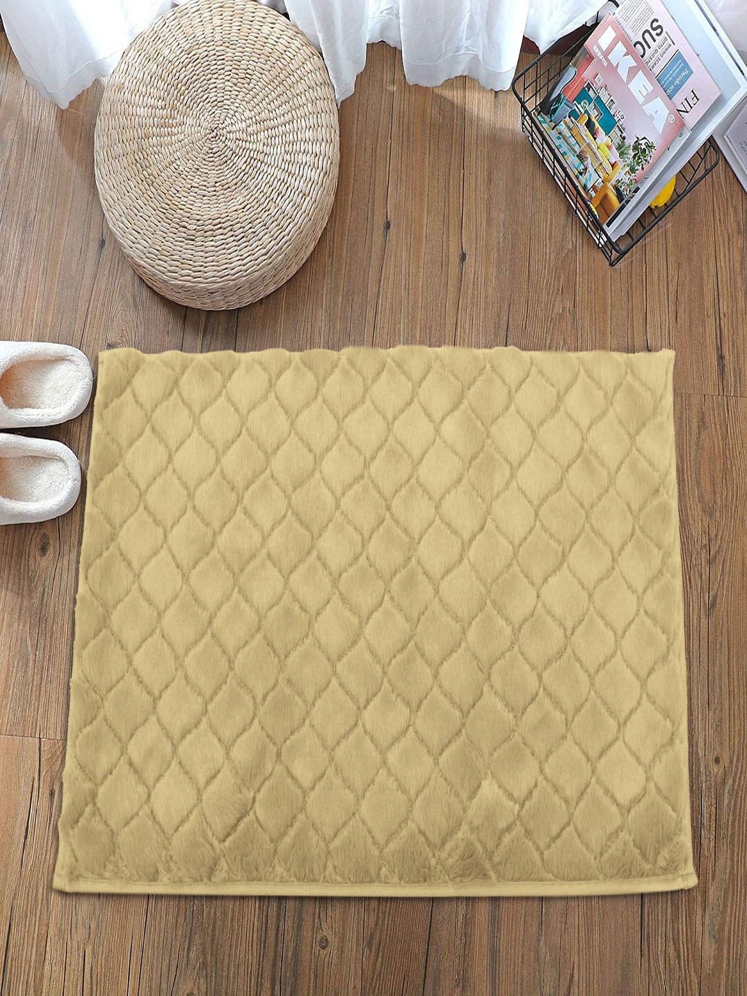 

LUXEHOME INTERNATIONAL Set of 2 Beige Austria Rabbit Fur 1000 GSM Bath Mat