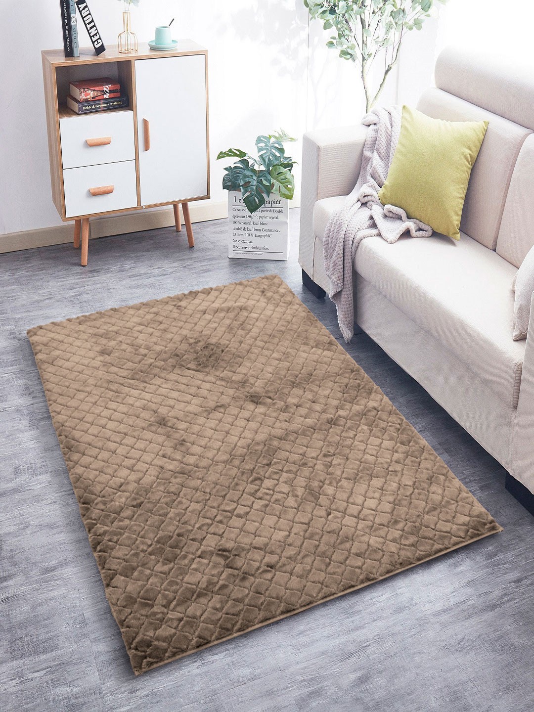 

LUXEHOME INTERNATIONAL Taupe Checked Carpets